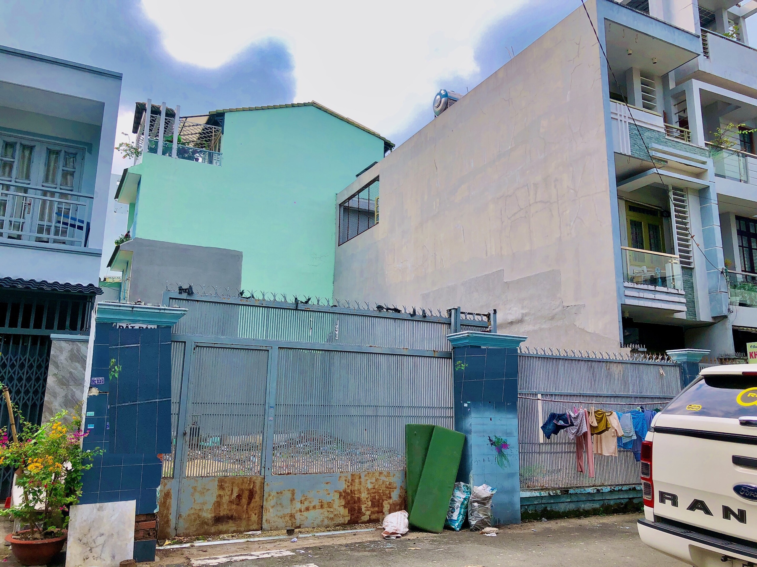 Bán nhà nát đường Lê Cao Lãng,DT:10x17m tiện xây mới giá 16 tỷ