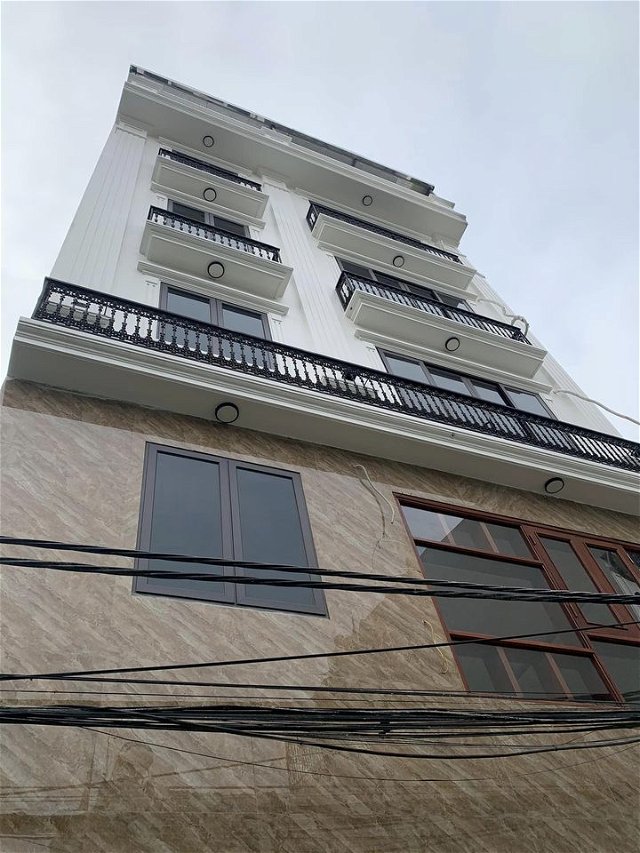 Bán nhà khu long biên 6 tầng mặt tiền 8m giá 6,5 tỷ GaRa thang máy