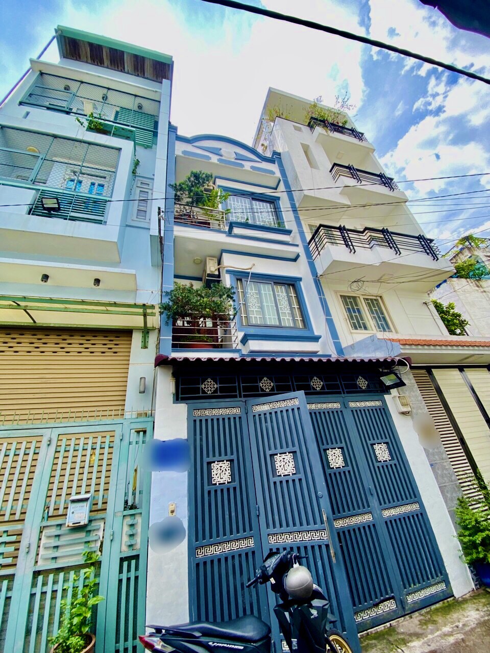 Bán nhà hẻm xe hơi đường Tân Sơn Nhì,DT:4x18m đúc 3 tấm nhà mới, giá 7.9 tỷ.