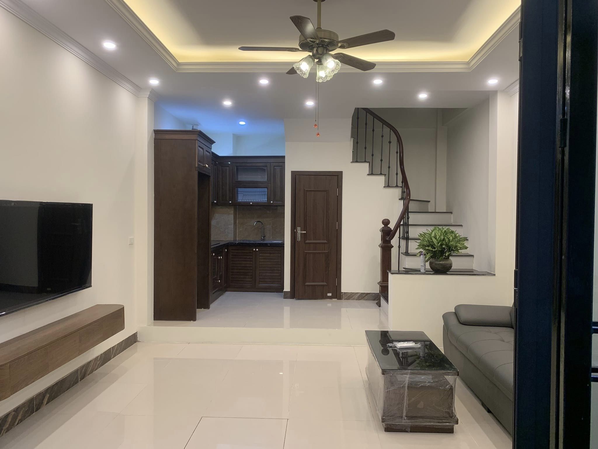 Bán nhà đường Láng - Đống Đa, chắc chắn, 50m ô tô, nở hậu, dt 40m, 4 tỷ