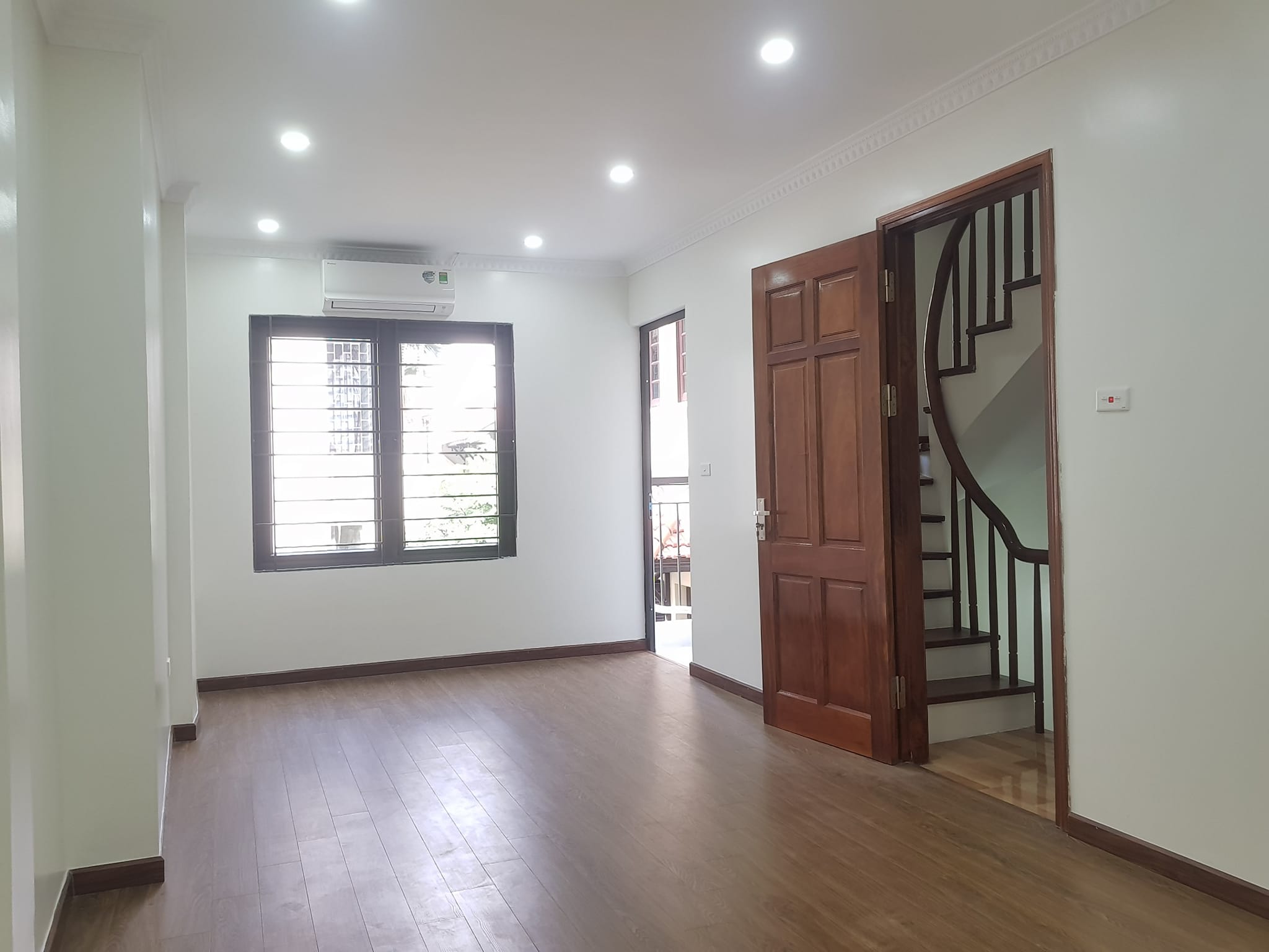 Bán nhà Nguyễn Khánh Toàn - Cầu Giấy, ô tô 50m, chắc chắn, dt 45m, 3,7 tỷ