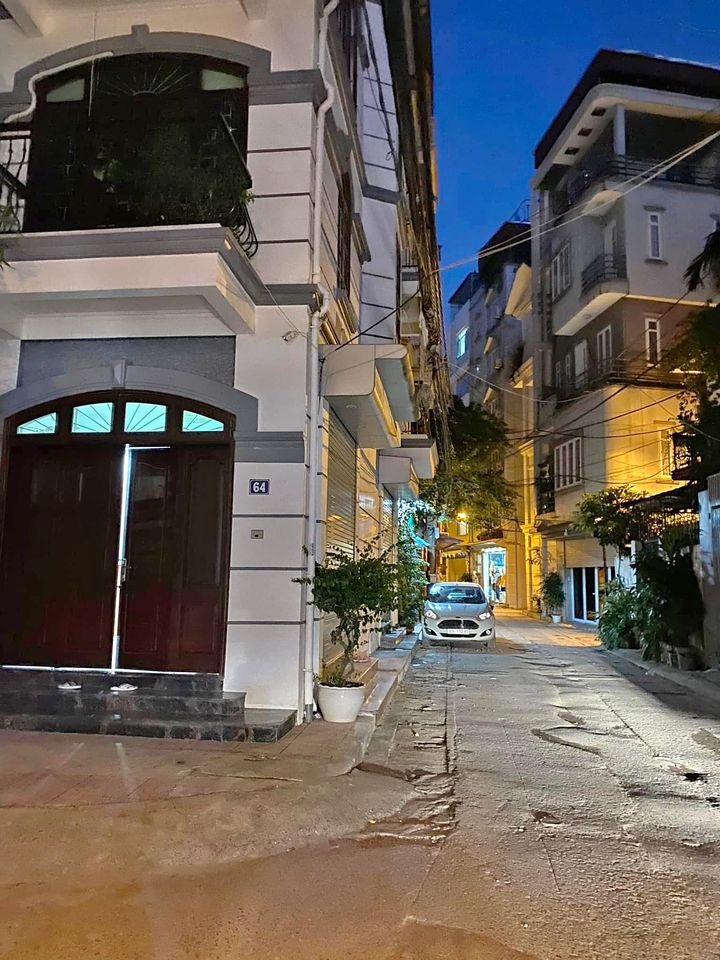 BÁN NHÀ AN DƯƠNG - TÂY HỒ , NHÀ MỚI 42M2 X 5 TẦNG THANG MÁY, Ô TÔ ĐỖ CỬA.