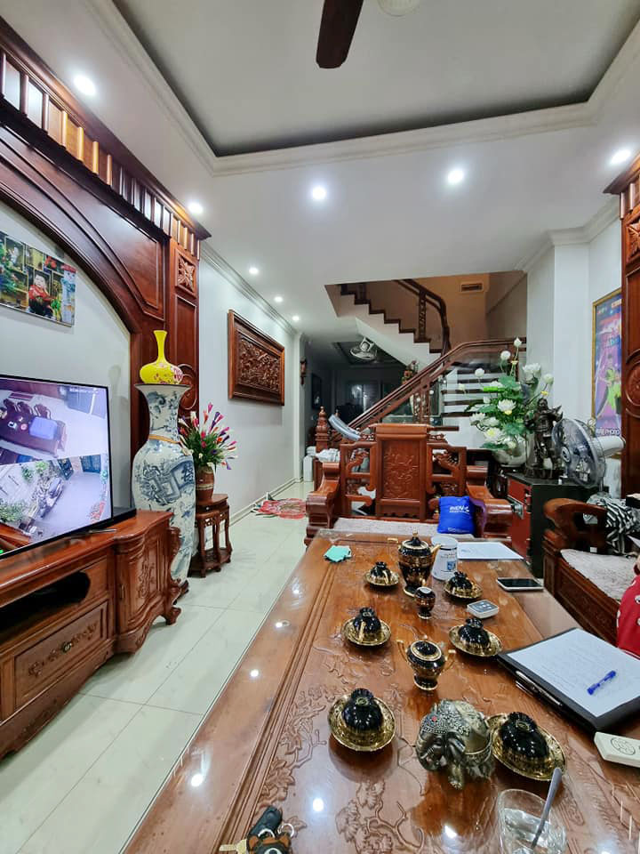 Bán nhà đẹp, ngõ ô tô 7 chỗ thông, Ngọc Thuỵ, Long Biên, 80M, 12 tỷ.