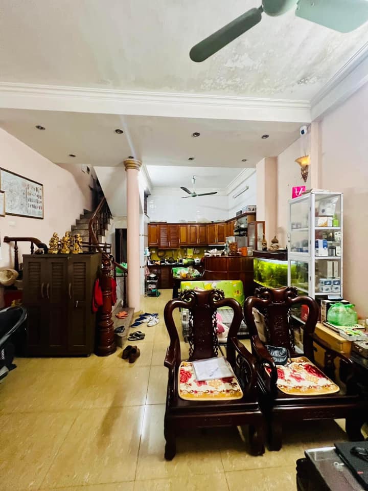 Nhà Mặt Phố Đại La 135M2 Mặt Tiền 6.2M – 43 Tỷ - Vỉa hè kinh doanh.