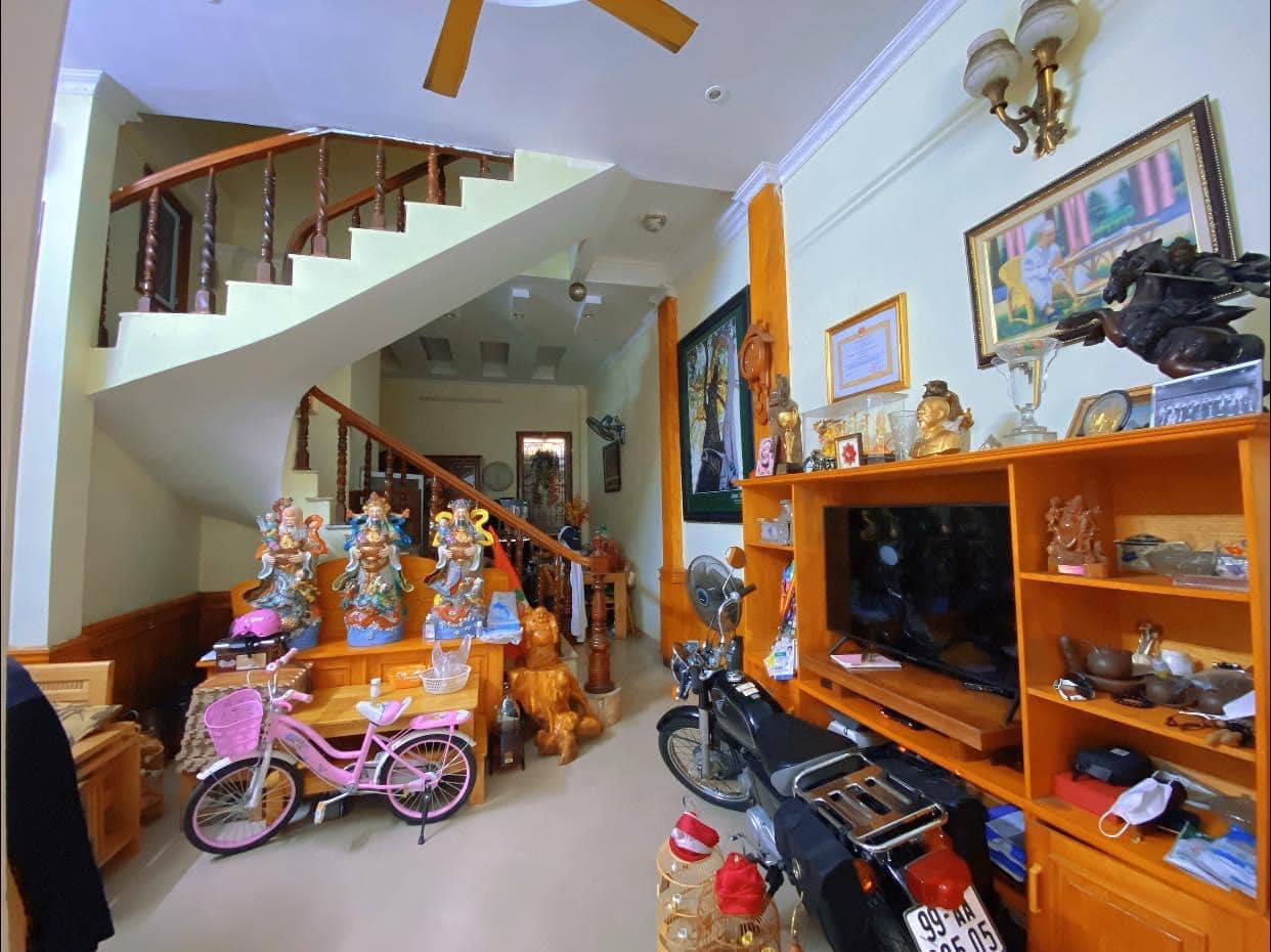 Bán nhà Nguyễn Khang Yên Hòa 45m2, 4 tầng đẹp dân tự xây chỉ với 5 tỷ.