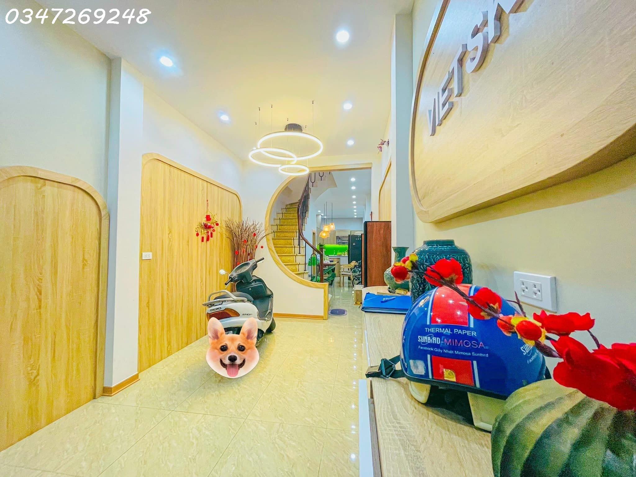 Bán nhà Duy Tân, Cầu Giấy diện tích 44m2 - 5 tầng - giá chào 8.5 tỷ, vỉa hè oto tránh.