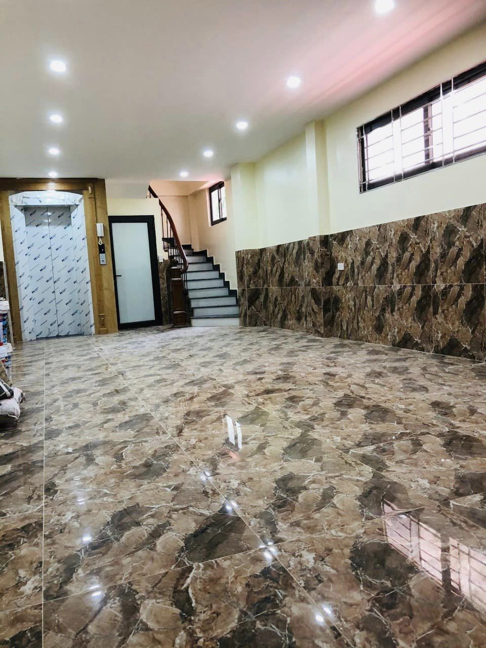 NHÀ MỚI 7 TẦNG THANG MÁY PHỐ TÔN THẤT TÙNG, Ô TÔ, KINH DOANH, DT 57M GIÁ NHỈNH 15 TỶ.