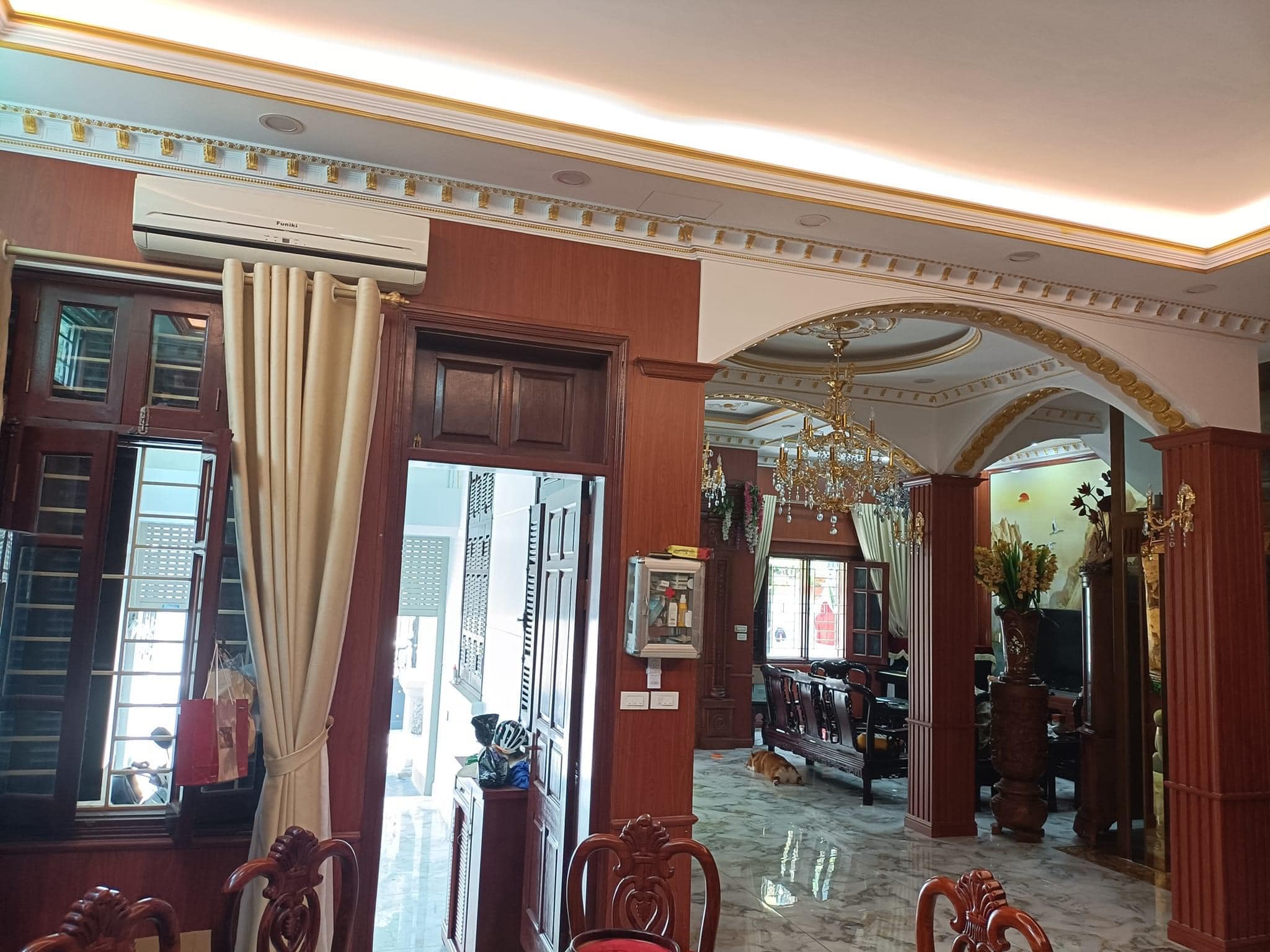 Bán nhà mặt phố Phan Huy Ích, Ba Đình, lô góc, Mặt Tiền khủng, 4 thoáng, 47m, MT 8m, 25 tỷ.