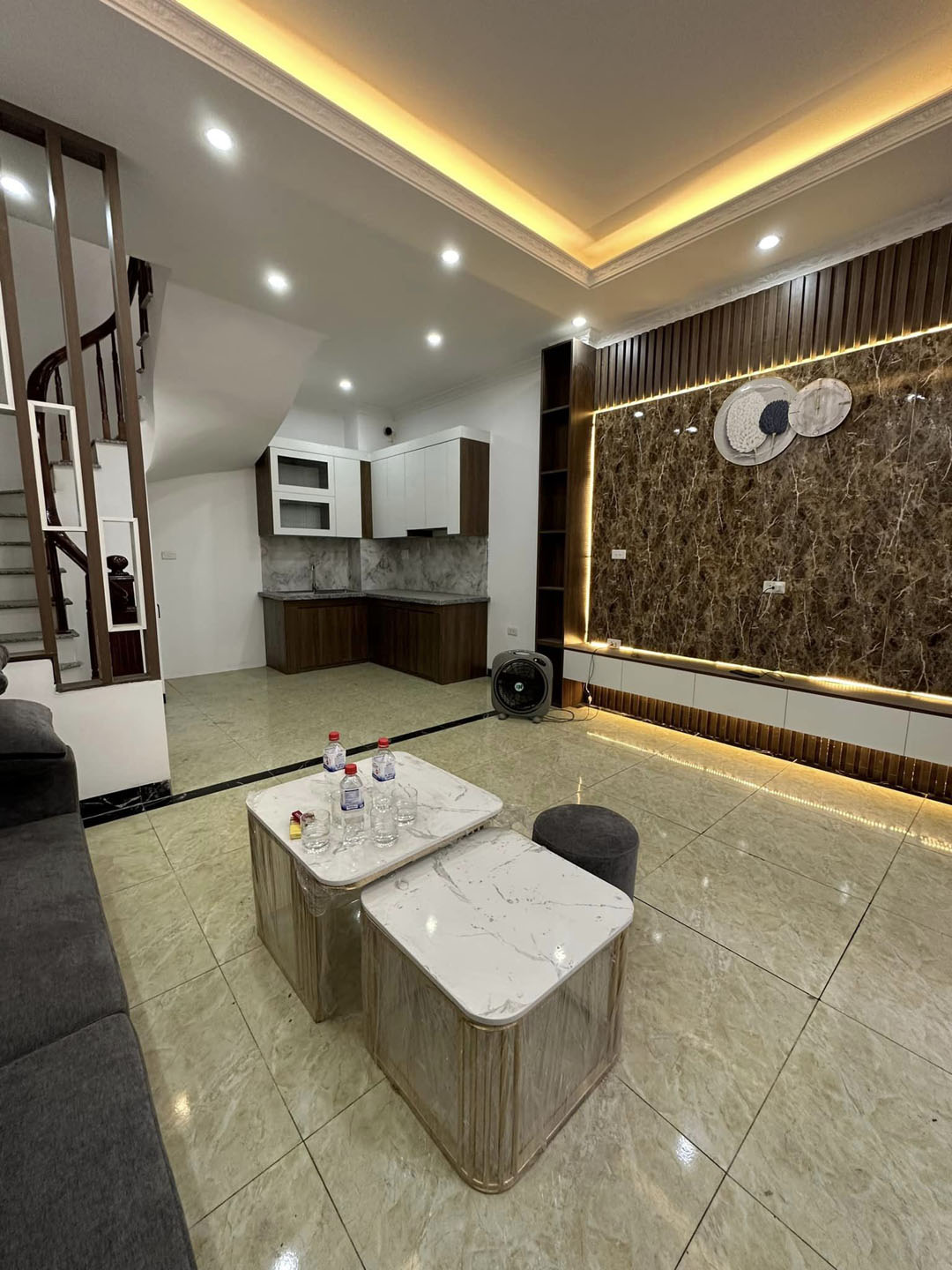 Hơn 2 tỷ, 48M ! Bán nhà đẹp Phúc Lợi, ngõ ba gác tránh xe máy, hai chục m ra ô tô.