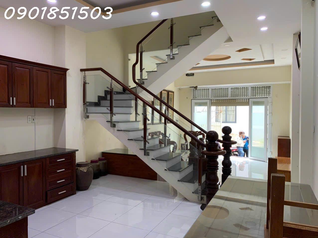 BÁN NHÀ ĐẸP NGUYỄN THỊ THẬP , 7 CHỖ TỚI CỬA , 4 TẦNG , 7.2 TỶ.