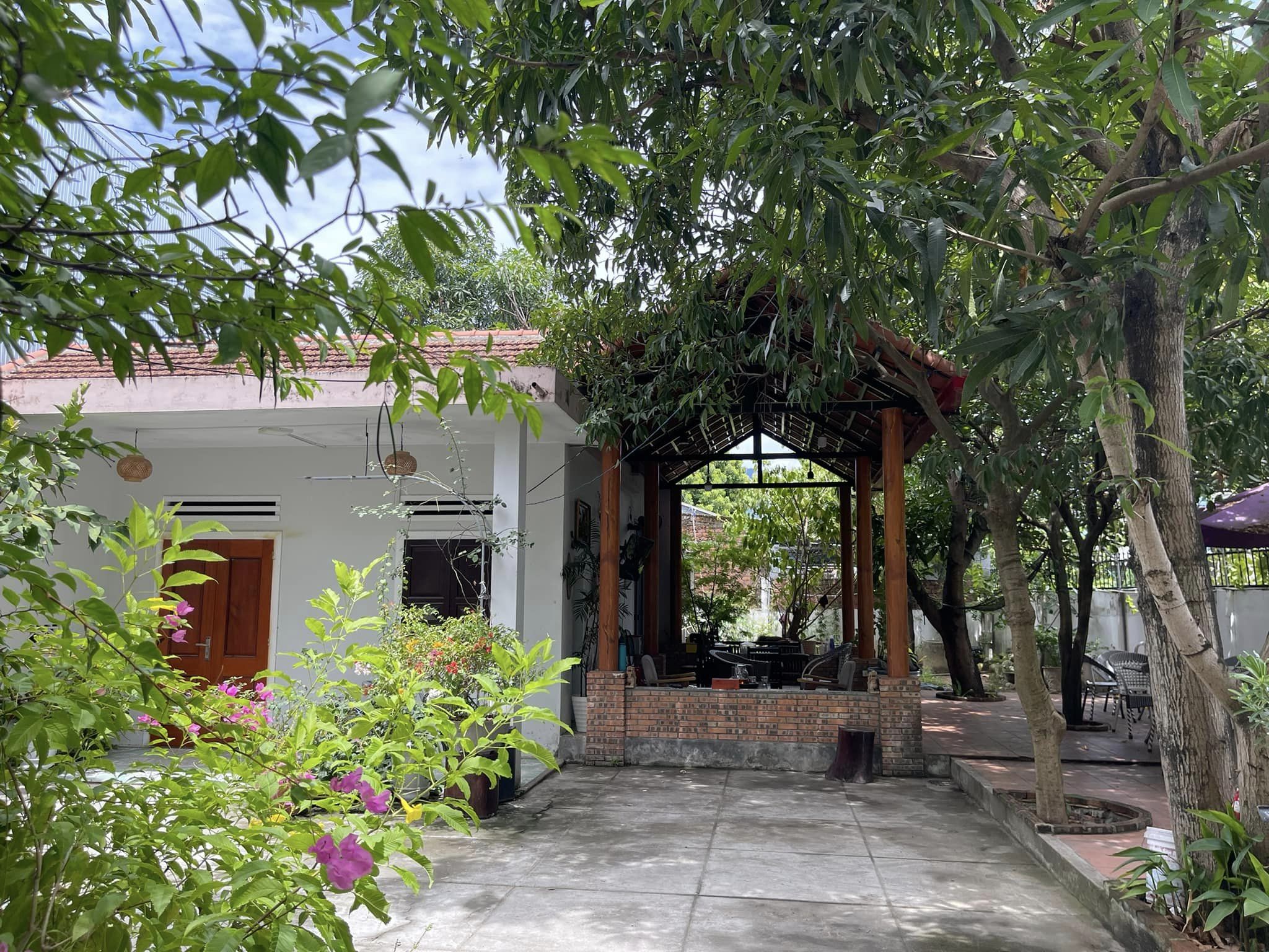 Bán căn villa sân vườn Liên Chiểu, Đà Nẵng. Phong cách Bắc Bộ. Diện tích 372 m2 chỉ 8,5 tỷ.