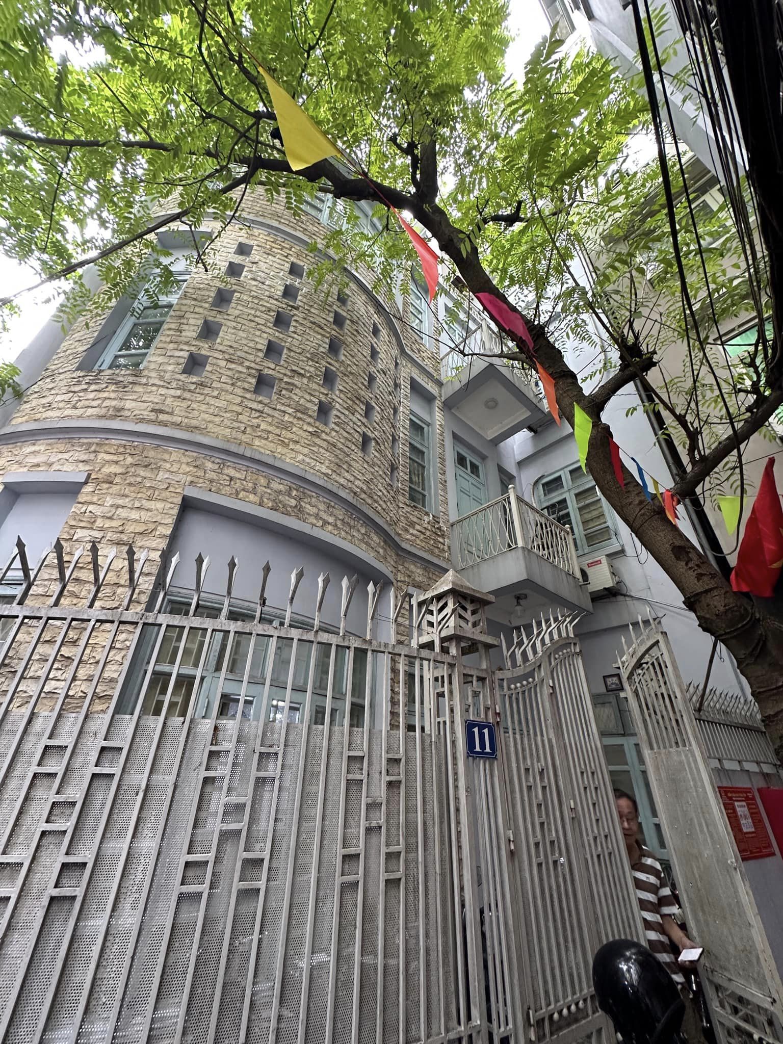 Bán Nhà Kim Mã Ô TÔ Vào Nhà 80M2 4 Tầng Lô Góc MT 10M 15.8 Tỷ– Cách Mặt phố 10M.