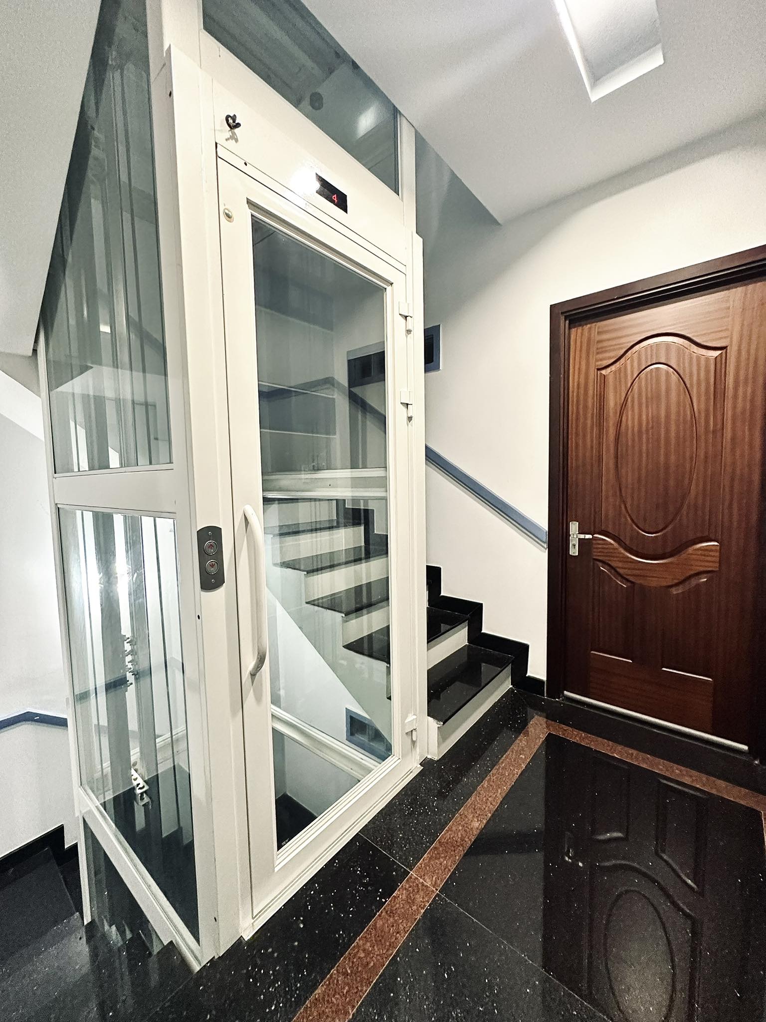 Khu biệt thự Phan Xích Long Ô tô 7 chỗ vào - 60M² (4x15 )- Nhà mớ 5 Tầng giá 11.5 tỷ.