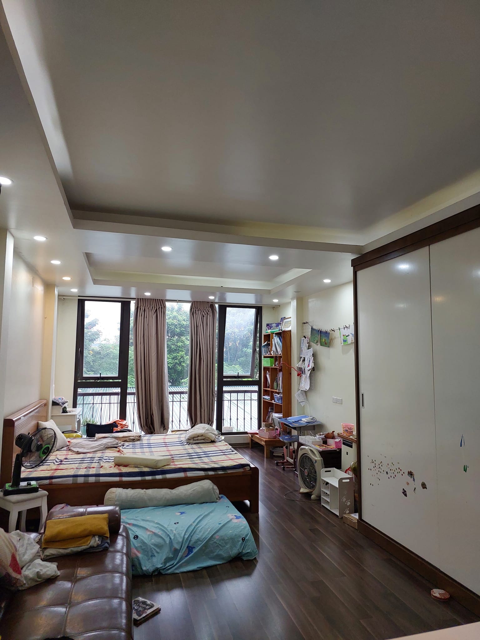 NHÀ TRẦN QUỐC HOÀN, 46M, 10 TỶ, 5 TẦNG, MT 4m, 2 MẶT THOÁNG, 30 M RA MẶT PHỐ , GARA Ô TÔ, CHỦ BÁN GẤP.