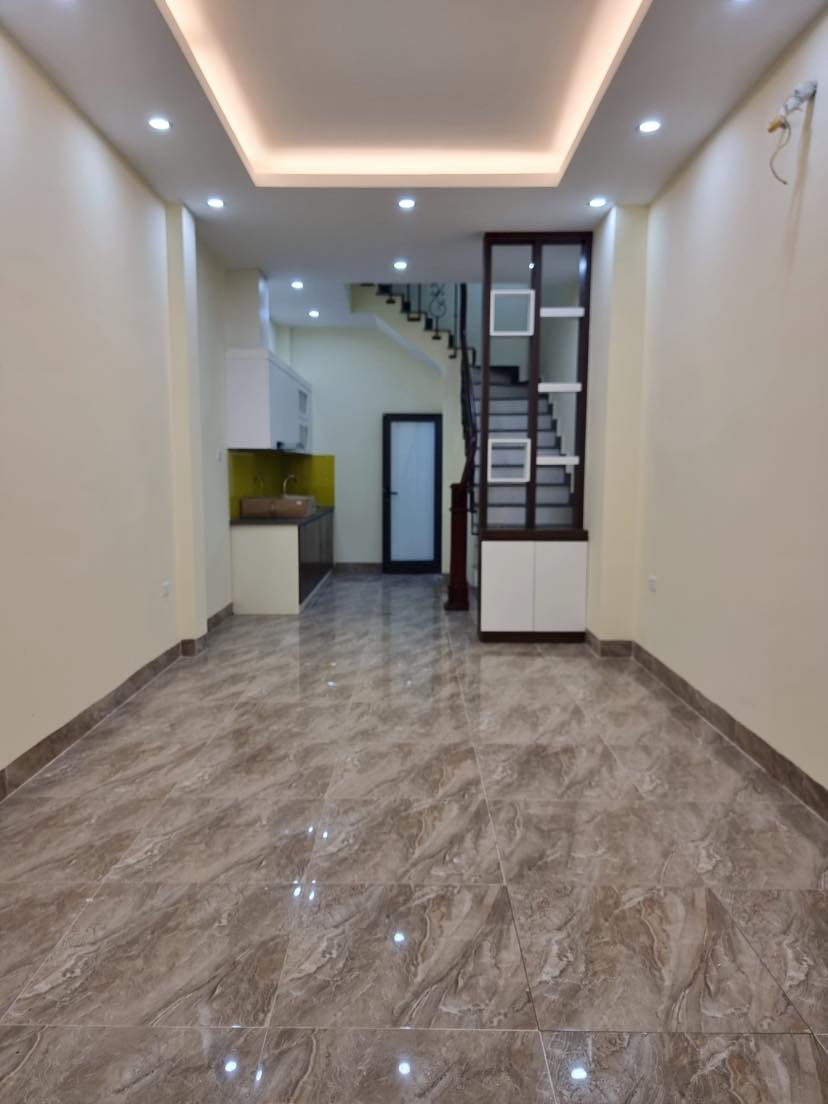 Bán nhà đẹp ngõ ô tô đỗ cổng, gần mặt phố, Nguyễn Văn Cừ, Long Biên, 35M, chỉ 4.1x tỷ..