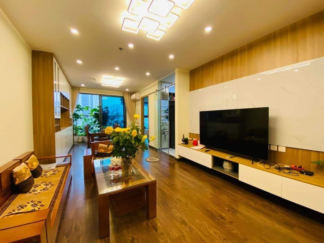 NHÀ ĐẸP ,NGÕ THÔNG ,GẦN PHỐ ,ĐỦ CÔNG NĂNG , VÀI BƯỚC RA TÂY HỒ.