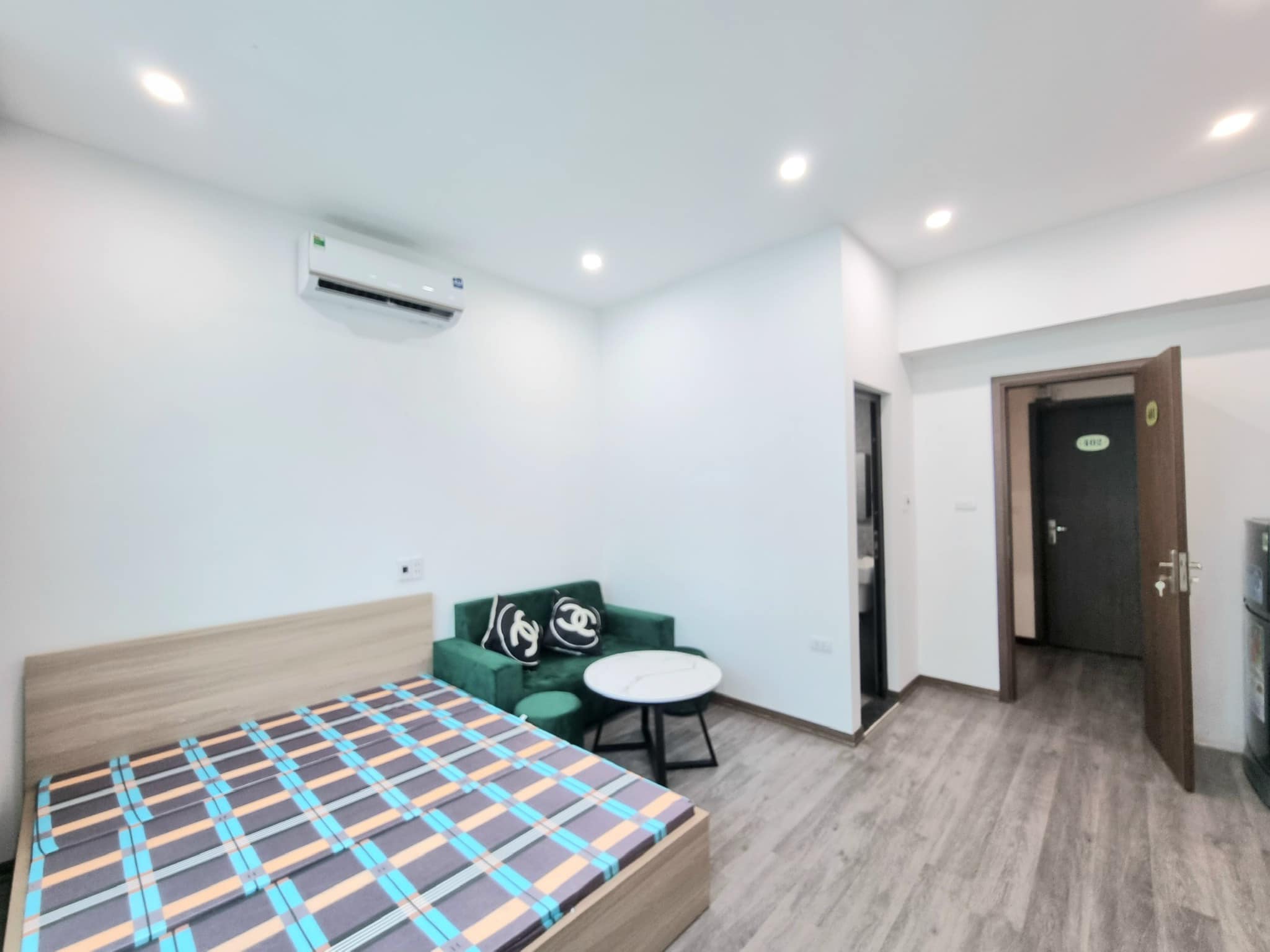 Bán tòa nhà Apartment Cầu Giấy 47m2*4tầng 7 PNKK, giá 6.35 tỷ . Cho thuê doanh thu 45 tr/tháng.