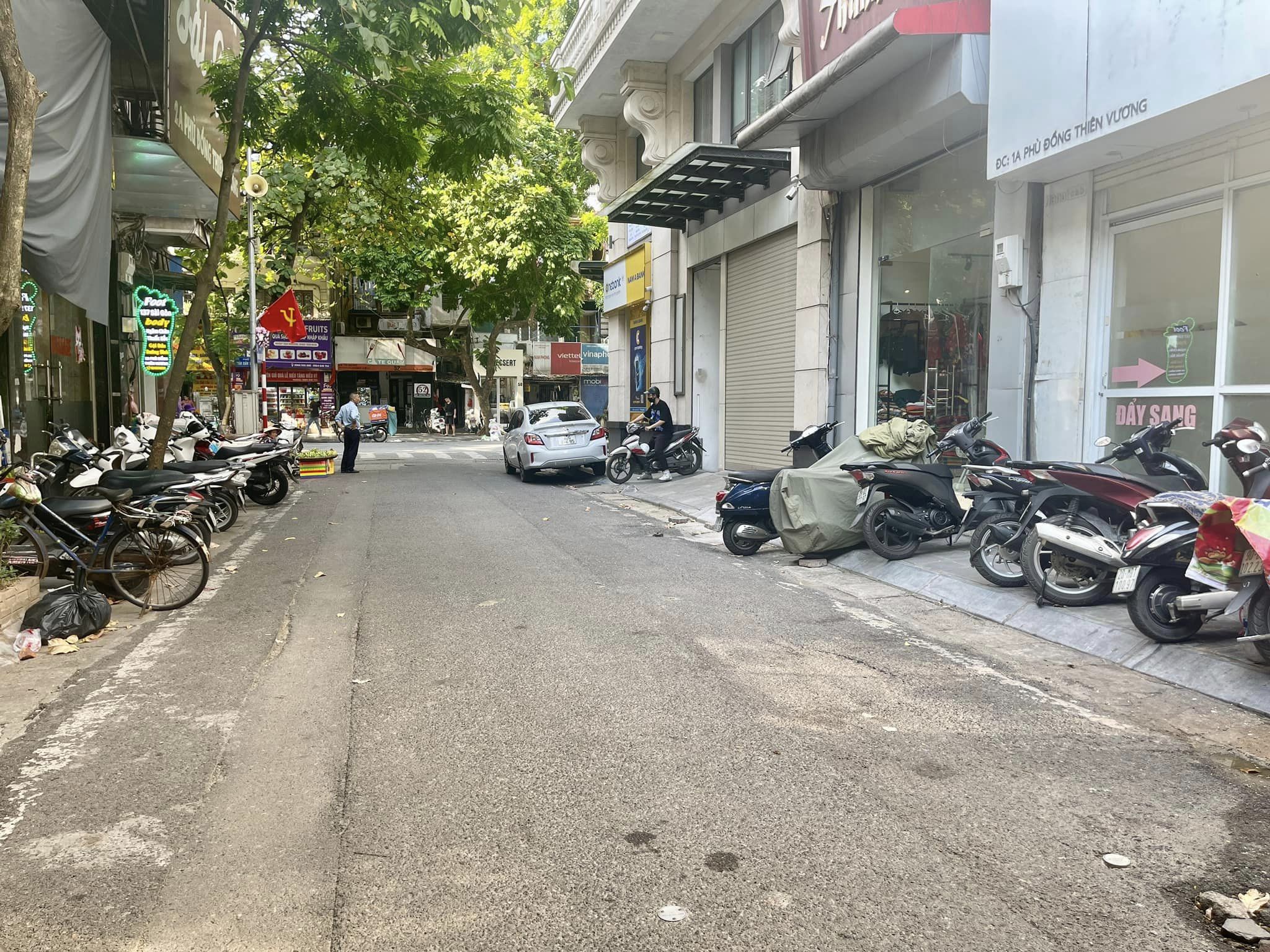 Bán Nhà Mặt Phố Phù Đổng Thiên Vương 195m2, MT8m, 98.5 tỷ.