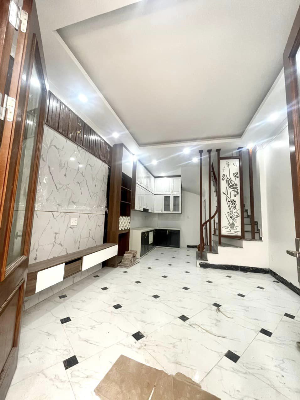 BÁN NHÀ NGÕ 119 GIÁP BÁT - 5 TẦNG MỚI KOONG - TRƯỚC NHÀ RẤT RỘNG THOÁNG TRÊN 5M.