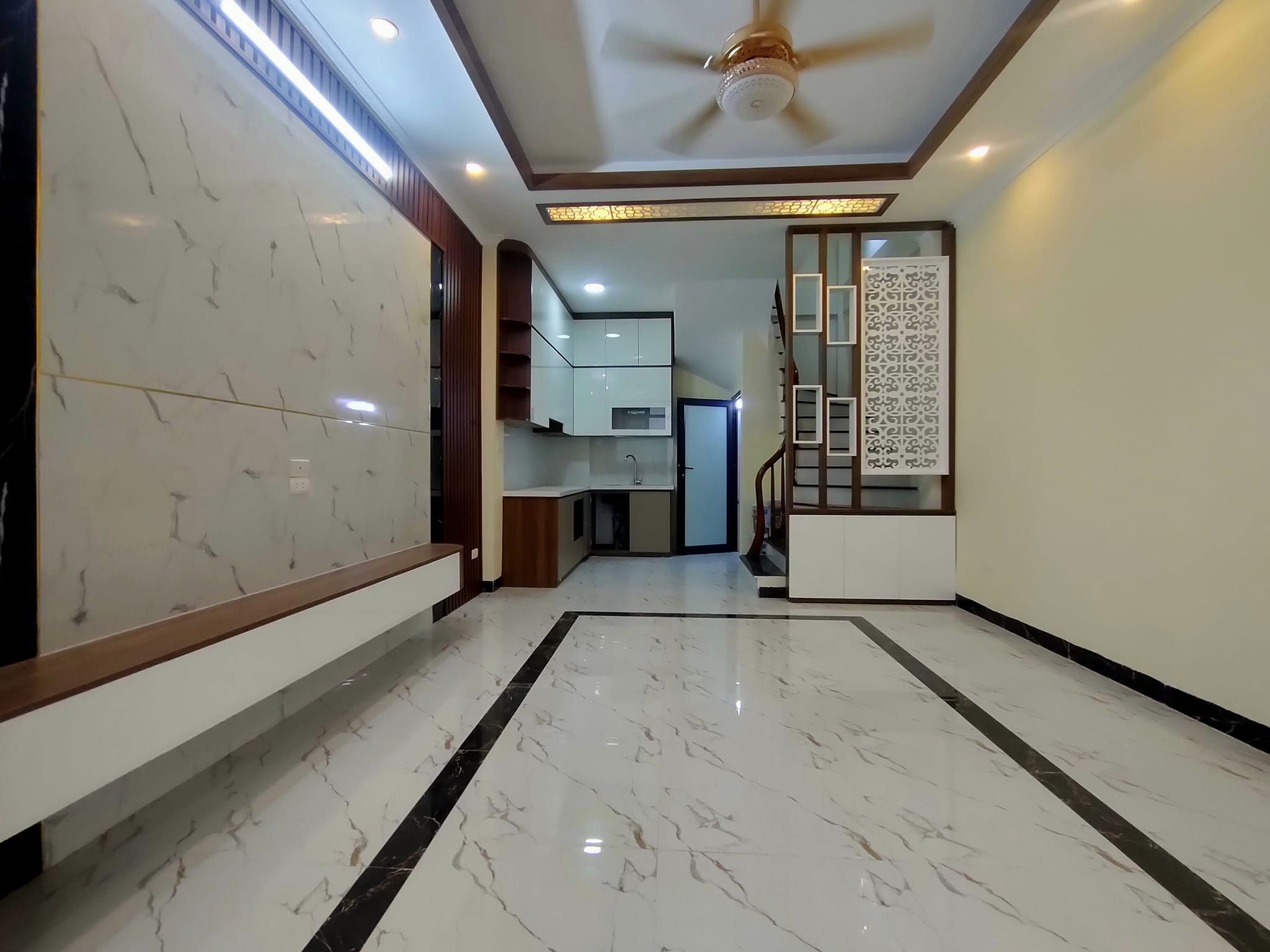 Bán nhà Đông Thiên, 35m x 5T x 3.7 tỷ - NGÕ NÔNG - GẦN PHỐ.