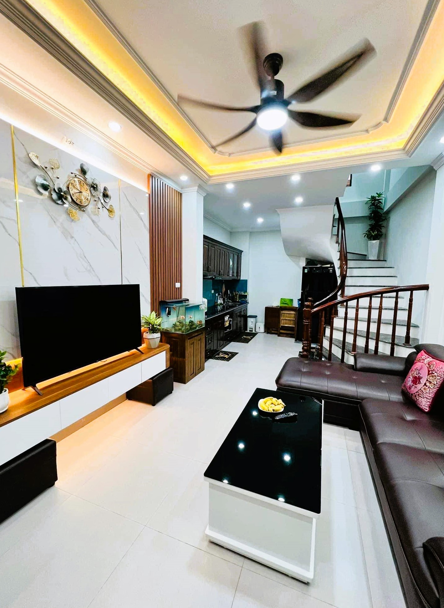 Phố Trích Sài, Tây Hồ. Oto đỗ cửa. DT 33m x 5 Tầng x Giá 3.7 tỷ.