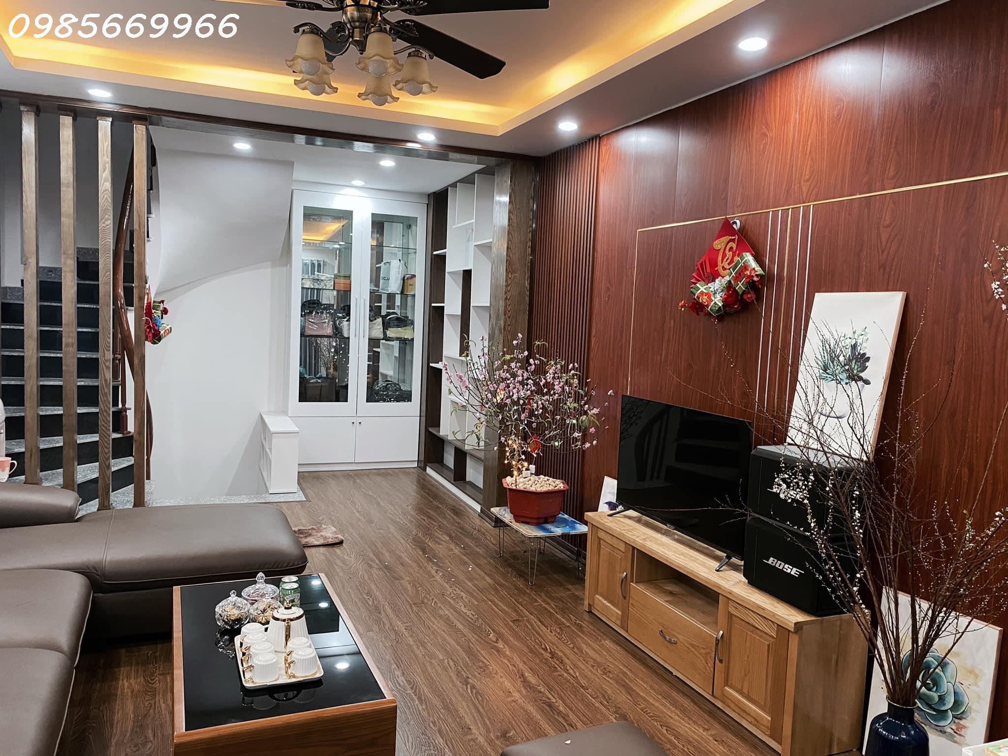 Giá đầu tư , nhà Quan nhân , ô tô , nội thấy đẹp Mỹ mãn ,40 m nhỉnh 5 tỷ