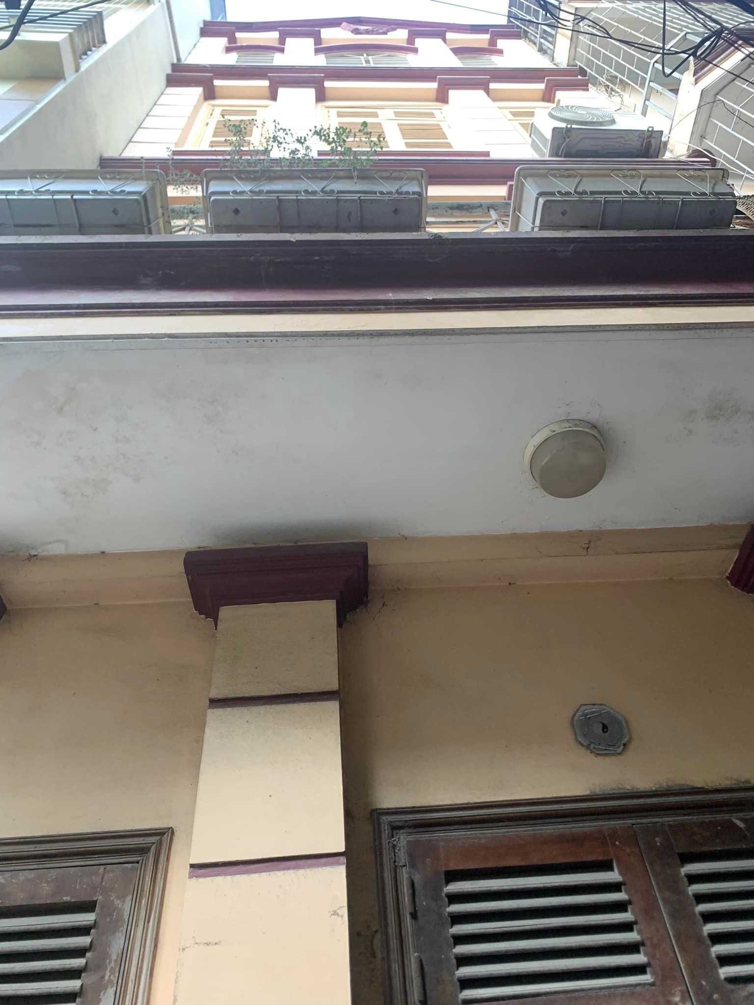 Bán nhà Nguyễn Khang Cầu Giấy 45m2, sổ phân lô cạnh ô tô chỉ với 6 tỷ.