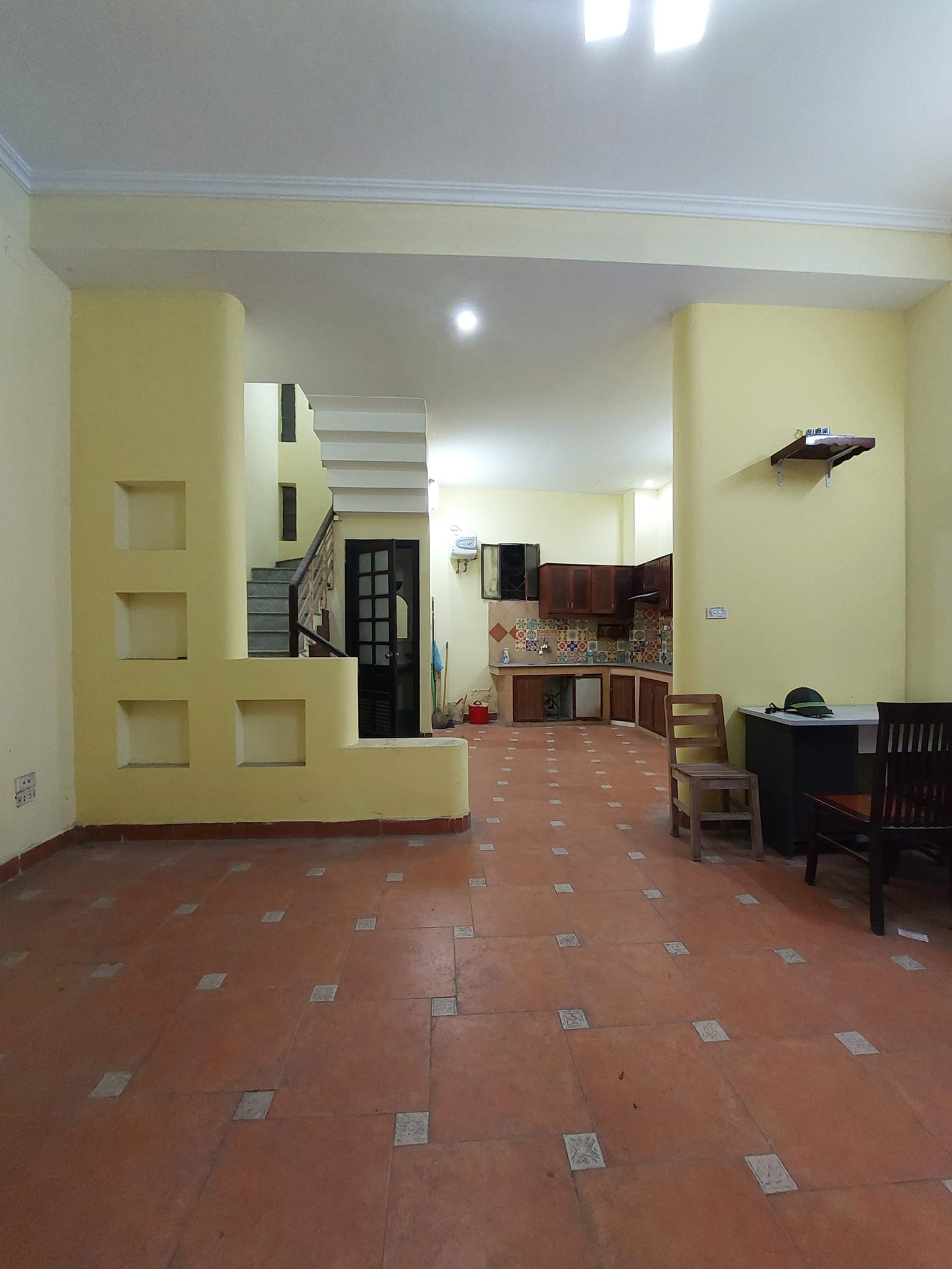 Bán nhà đẹp Đê La Thành, 45m2, 4 Tầng, MT 5,5m, 2 thoáng, ô tô vào nhà giá 6,x tỷ.