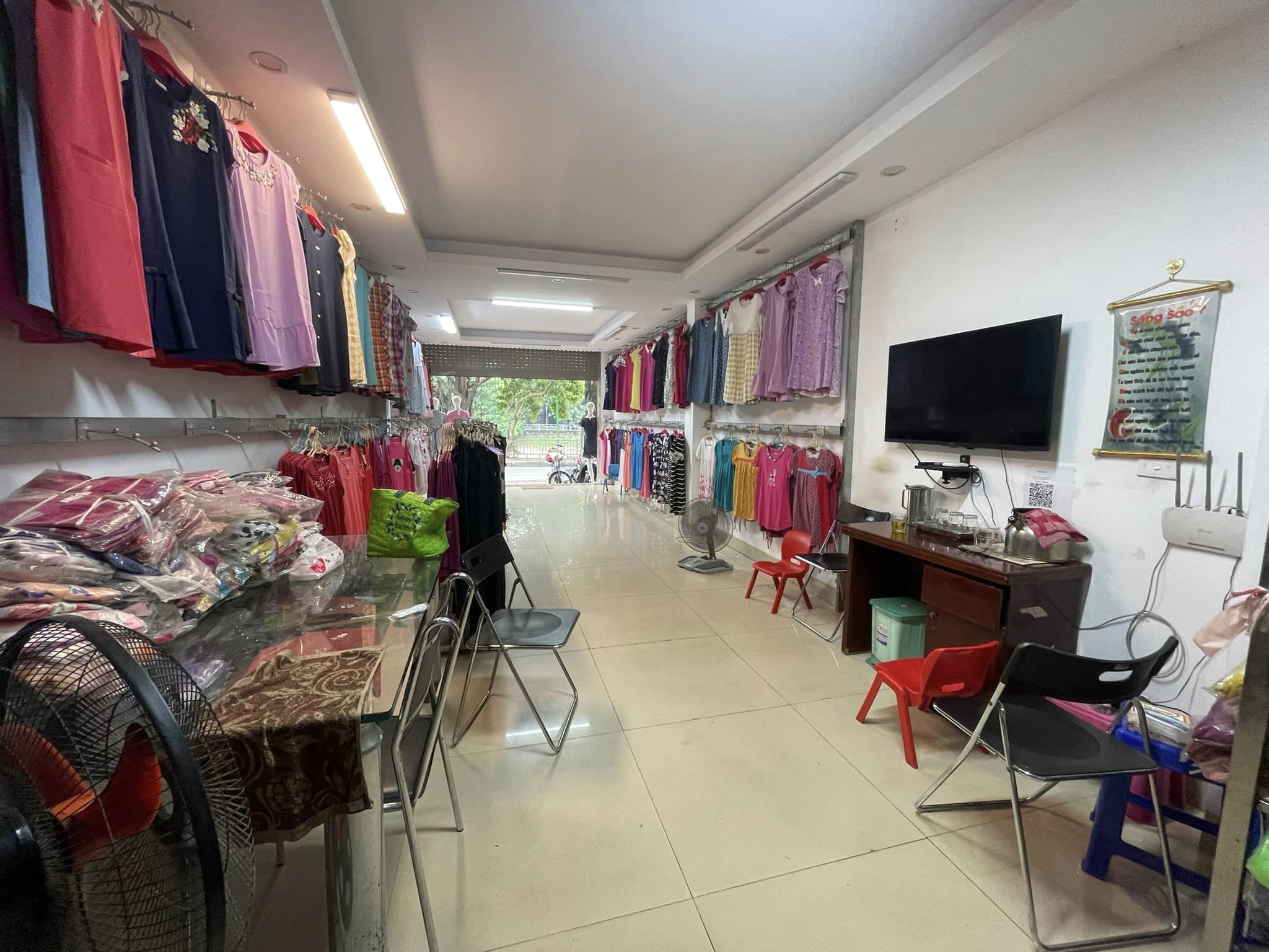 Bán nhà MP Trường Chinh kinh doanh sầm uất, 80m2 x5Tầng, 2 mặt thoáng, vỉa hè rộng, giá 19.5 tỷ.