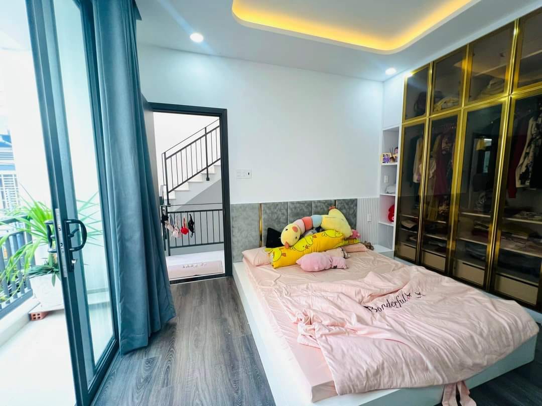 CẦN BÁN !!! NHÀ MẶT NGÕ TẠI XUÂN LA 2 tầng 60m2 11 TỶ.