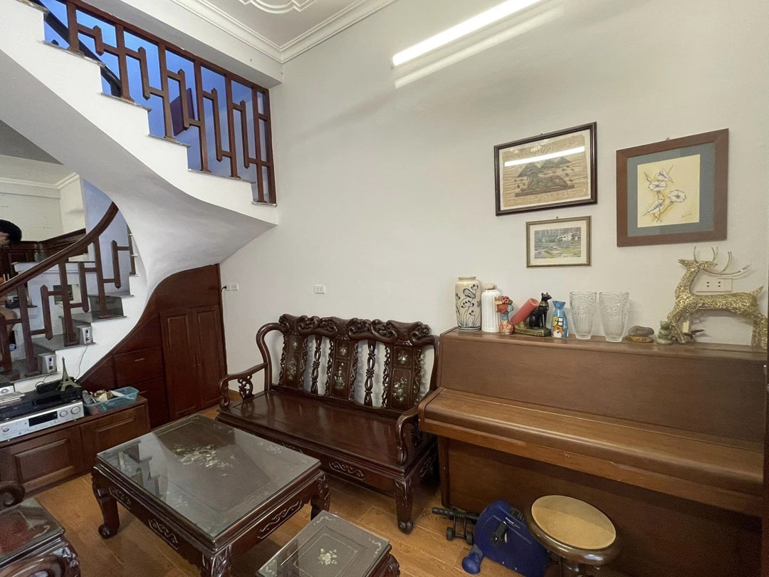 Bán nhà đẹp Ngọc Thuỵ, Long Biên, ngõ nông xe máy tránh, gần phố, 68M, hơn 5 tỷ.