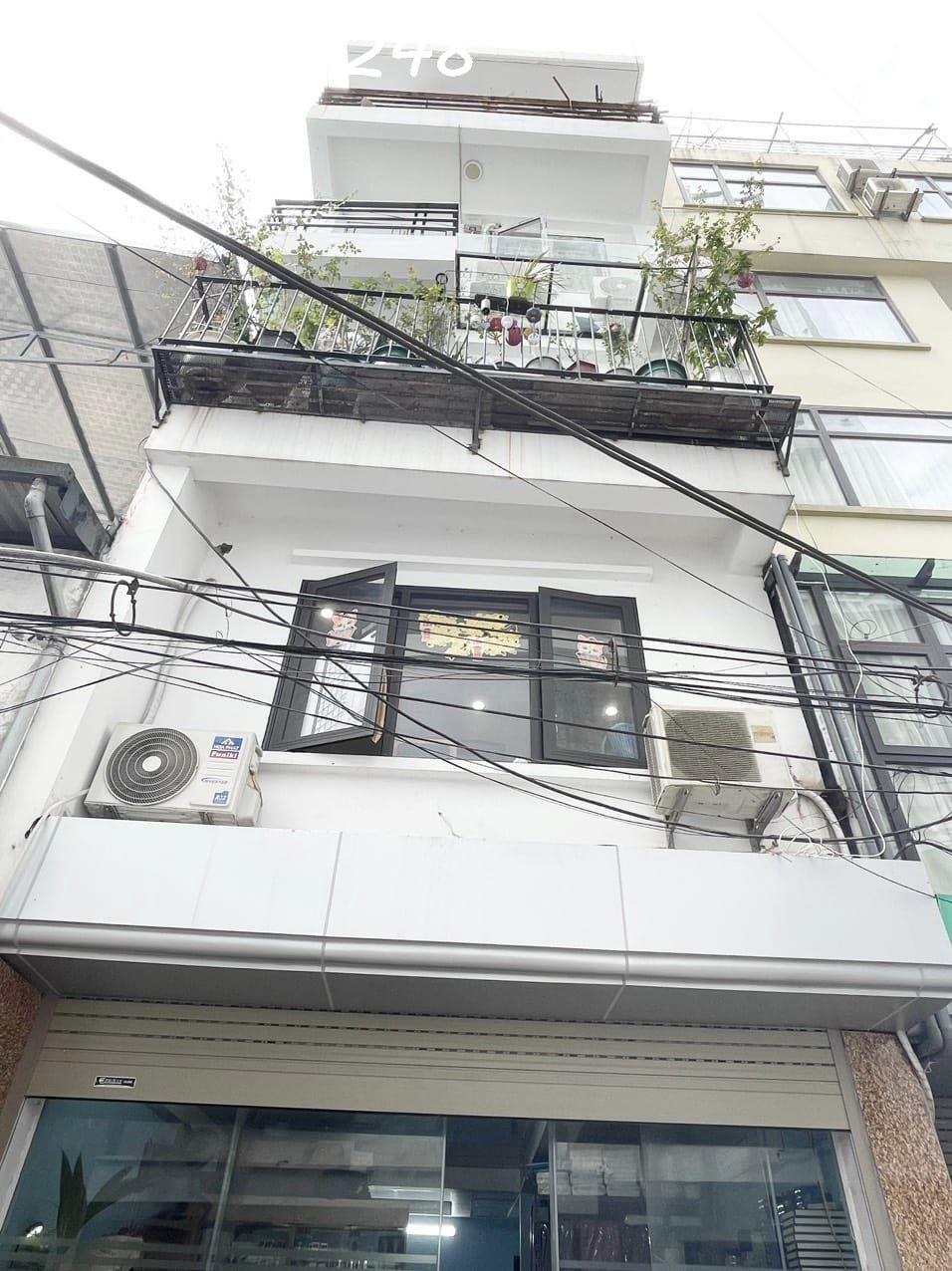 Bán nhà Mặt Phố Nguyễn Khang, Cầu Giấy diện tích 33m - 5 tầng - mặt tiền 4.3m, kinh doanh oto tránh.