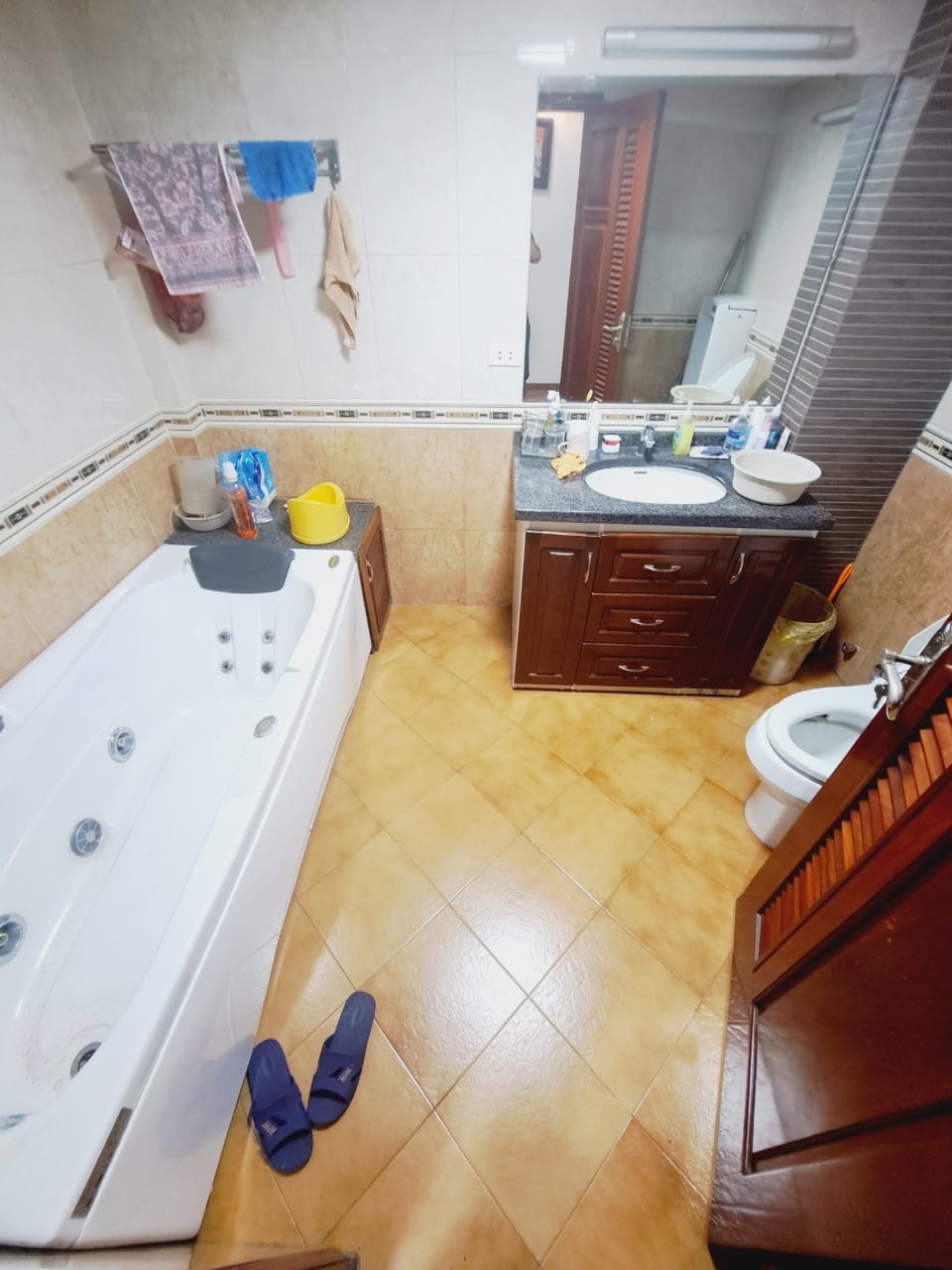 Mặt Phố Chùa Bộc Mặt Tiền 8M 100M2 -42.5 Tỷ– 2 Mặt Thoáng – Ngã Tư Lớn.