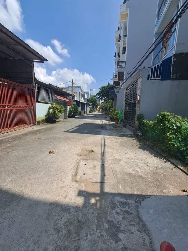 NHÀ BÁN TÔ NGỌC VÂN HÀ HUY GIÁP 63M NHỈNH 5TỶ.