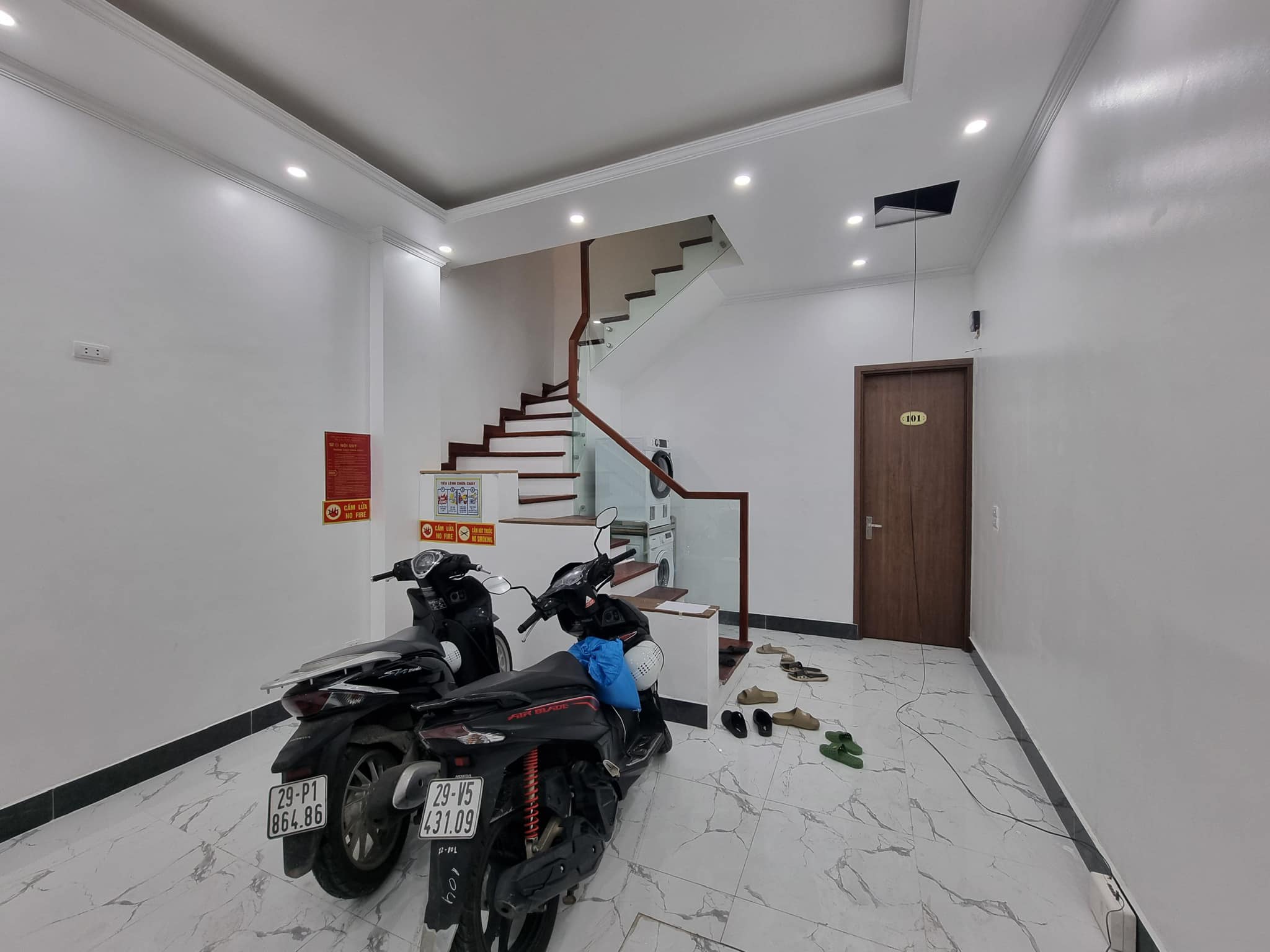 Bán căn dòng tiền ổn định sát ôtô tại Hoa Bằng, Cầu Giấy.10m ra ôtô tránh. DT 41m2. Giá 6,35tỷ.