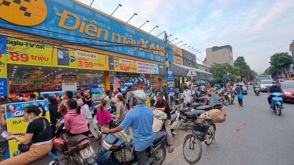 Mặt đường Dốc Lã, Yên Viên, vỉa hè kinh doanh, gần chợ vải Ninh Hiệp, 82m, 7 tỷ 2.