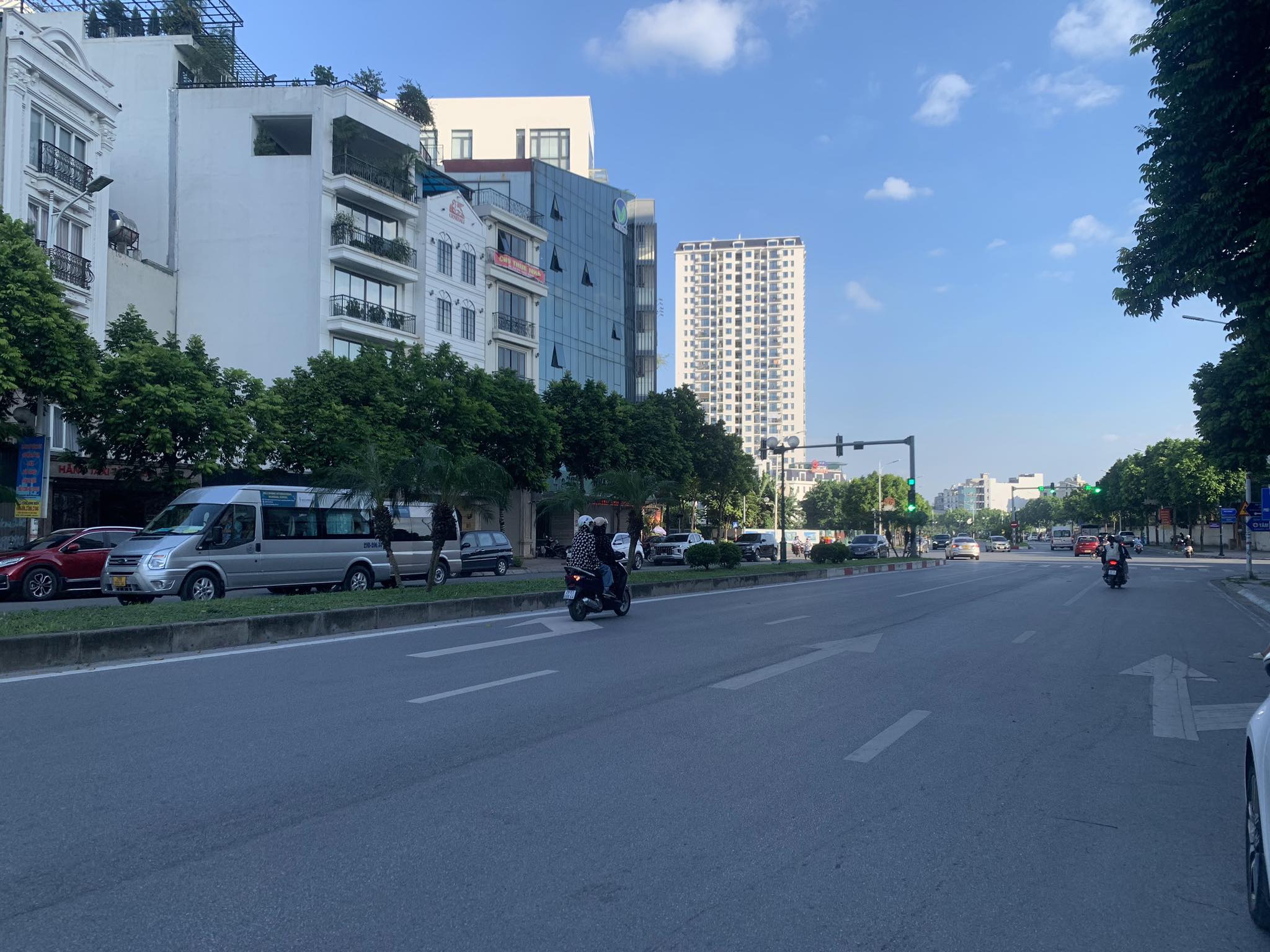 BÁN TOÀ NHÀ LÔ GÓC LONG BIÊN, 146M x 9 TẦNG, MẶT TIỀN 7M, KINH DOANH NGÀY ĐÊM.