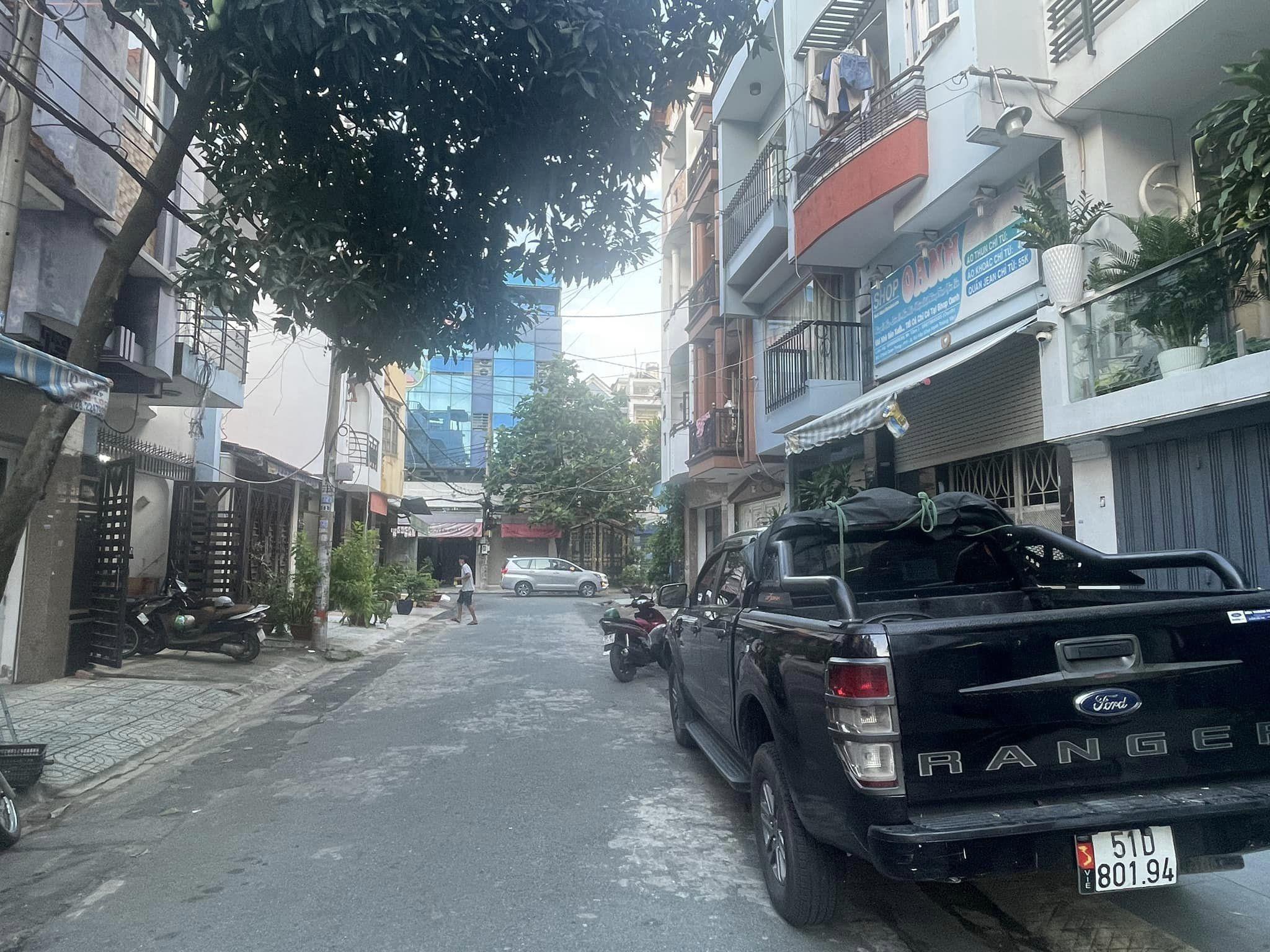 679./ QUANG TRUNG - P10 - GÒ VẤP. DIỆN TÍCH KHỦNG 68m2 ( 4 x 17 ) - NHÀ 4 TẦNG MT 12M - GARA OTO 7 CHỖ NGỦ TRONG NHÀ.