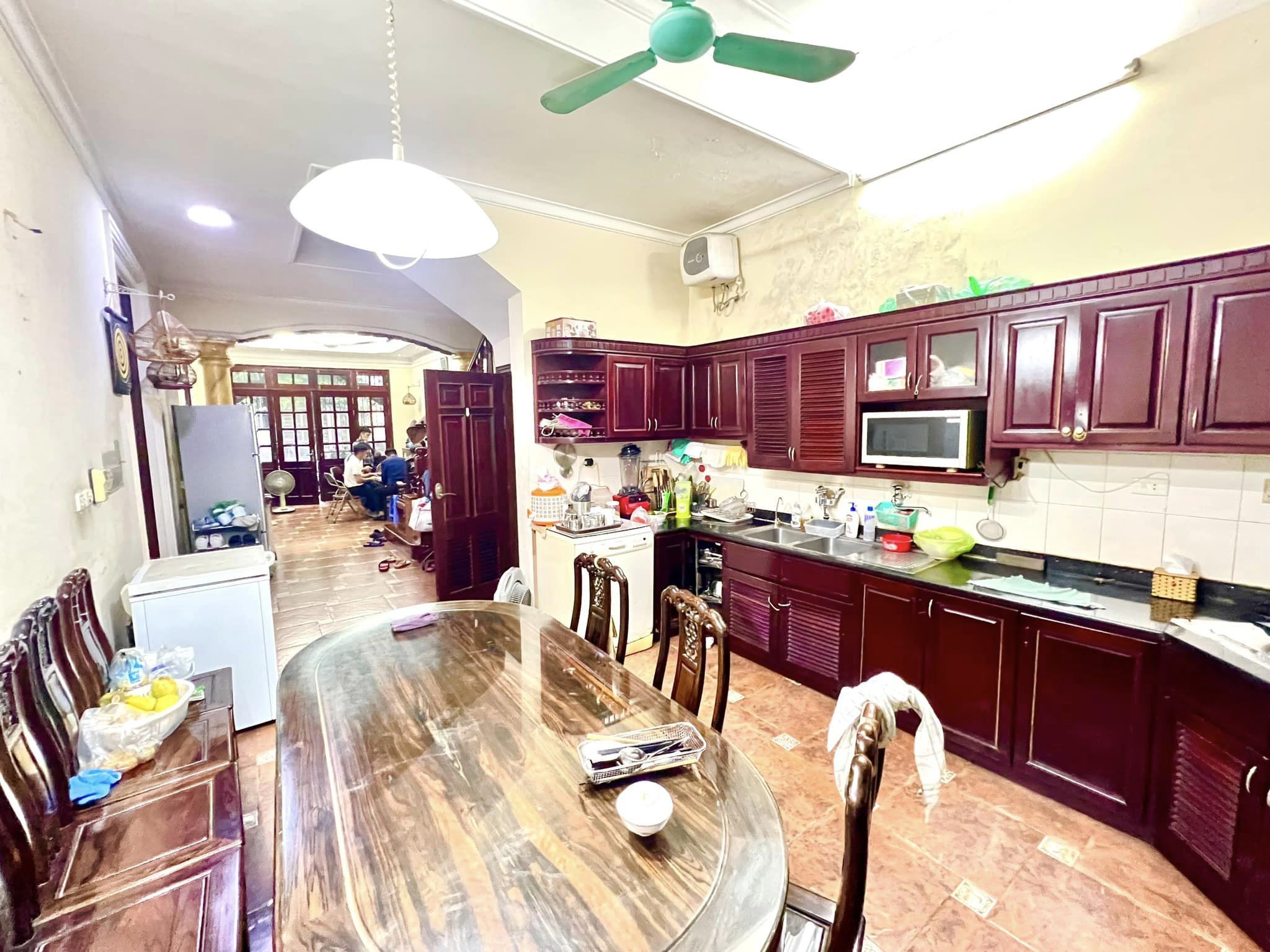 Bán nhà phố Giảng Võ, Ba Đình, vỉa hè ô tô tránh, 2 thoáng, 80m, Mặt Tiền 4.8m, 24.5 tỷ.