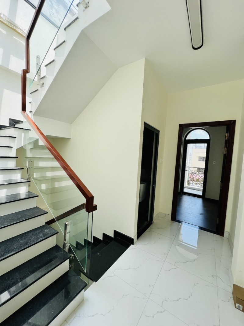 Bán Nhà Mặt Tiền Phan Xích Long, Q11, Sát Q10 ,4,3m x 12m, 4 Tầng, Chỉ 15 Tỷ.