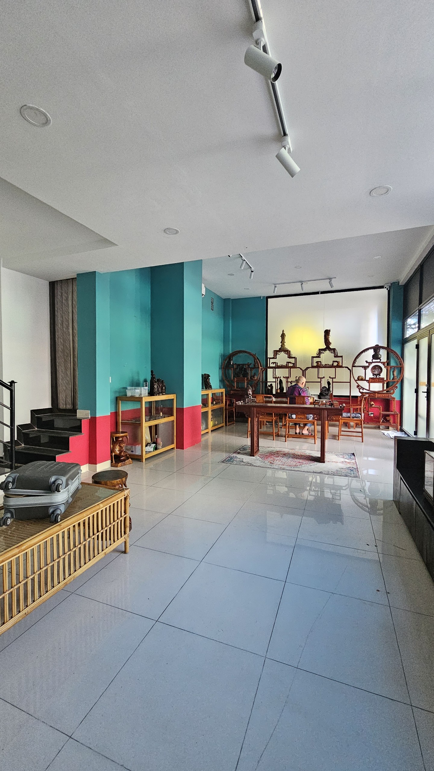 Chính chủ cho thuê nhà nguyên căn giá thương lượng ngay trung tâm Nha Trang. Diện tích 140m2.