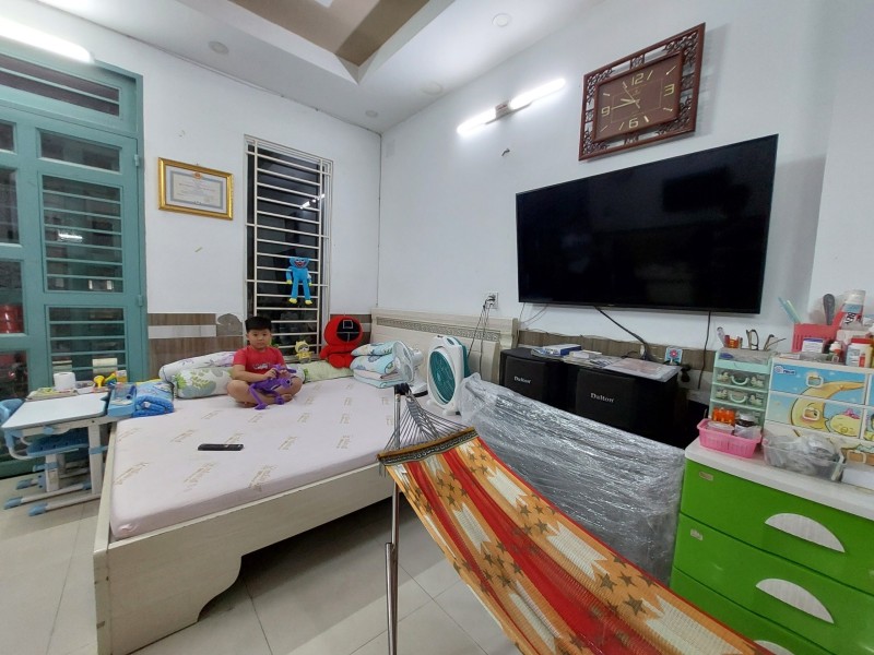 Bán gấp nhà gần vòng xoay Lê Đại Hành, Quận 11, gần 60m2, chỉ 5 tỷ nhỉnh.