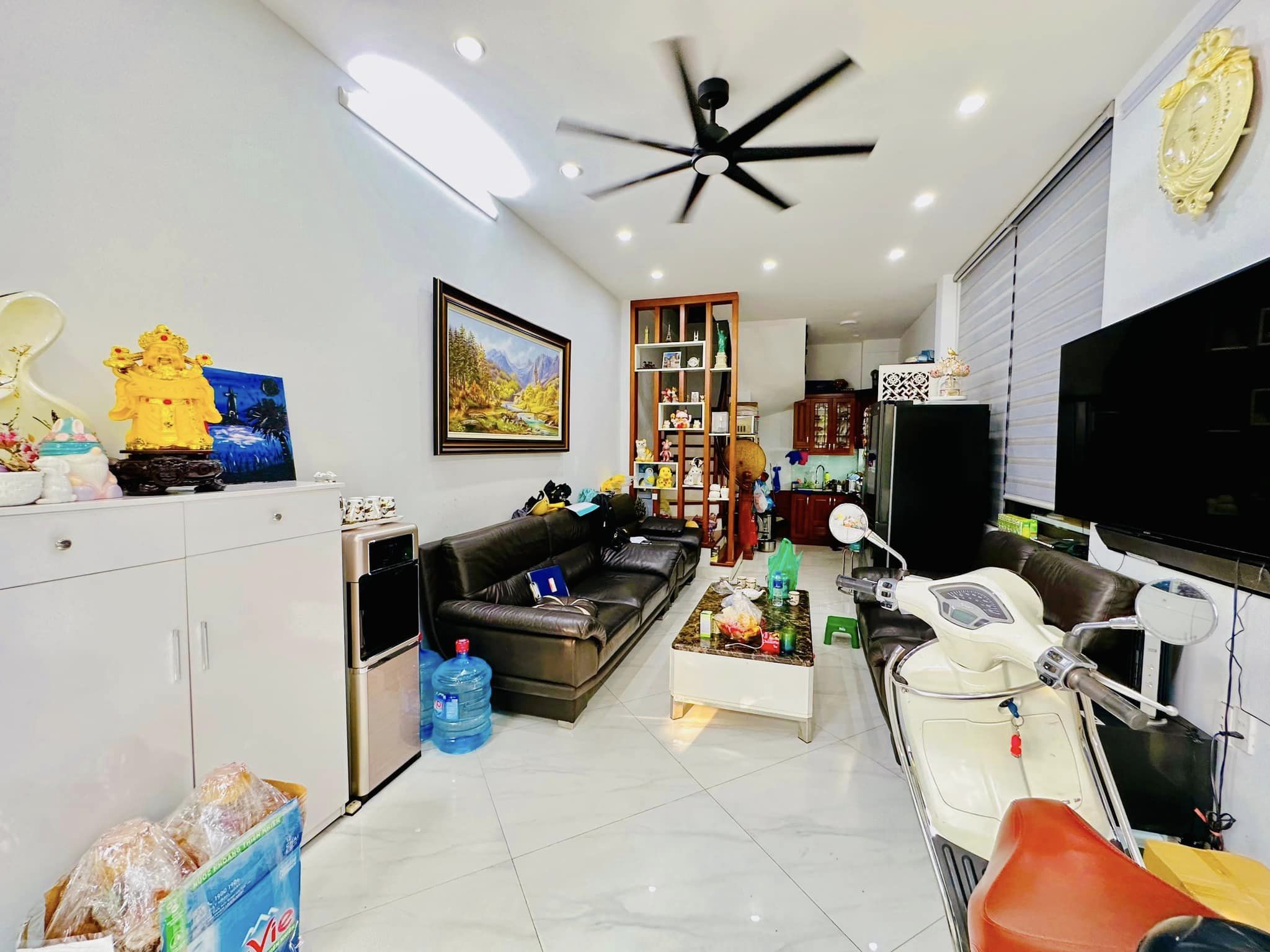 NHÀ MỚI XÂY MẶT PHỐ BỜ SÔNG SÉT TRƯƠNG ĐỊNH HOÀNG MAI 9.5 TỶ KINH DOANH GARA Ô TÔ.