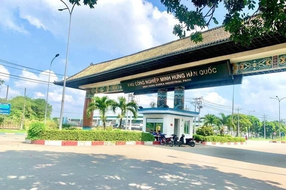 Bán gấp lô đất ngộp ngay đường Liên Xã (đang ở rộng 32m)- Bình Phước.