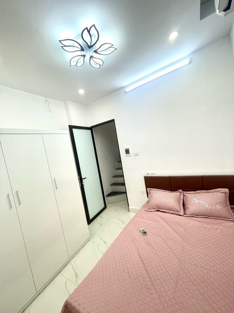 GIA ĐÌNH BÁN NHÀ PHỐ BẠCH MAI DT15M2 GIÁ 1.75 TỶ SỔ ĐỎ RIÊNG QUẬN HAI BÀ TRƯNG - NGÕ THÔNG RỘNG - 15 MÉT RA PHỐ 3 TẦNG.