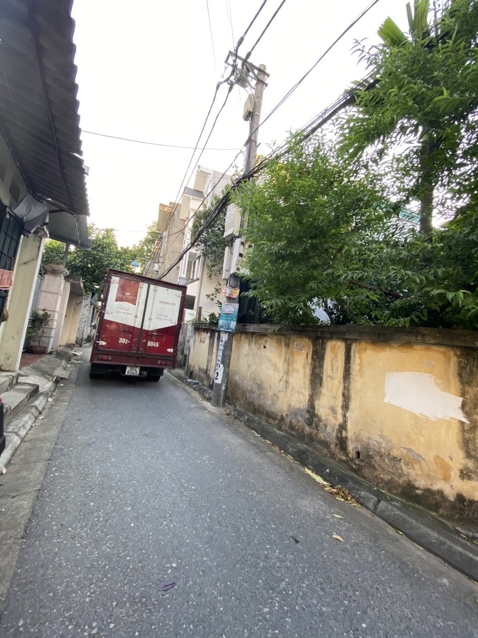 Bán nhà Ngọc Thuỵ, Dt 32m, 3 tầng, 2 ngủ, giá hơn 2 tỷ.