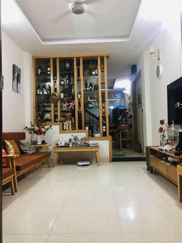 BÁN NHÀ ĐƯỜNG LÁNG,TRUNG TÂM QUẬN ĐỐNG ĐA,6 TẦNG MỚI CỨNG,OTO ĐỖ CỬA,DIỆN TÍCH 46m2,MẶT TIỀN 4m,CHỈ HƠN 6 TỶ.