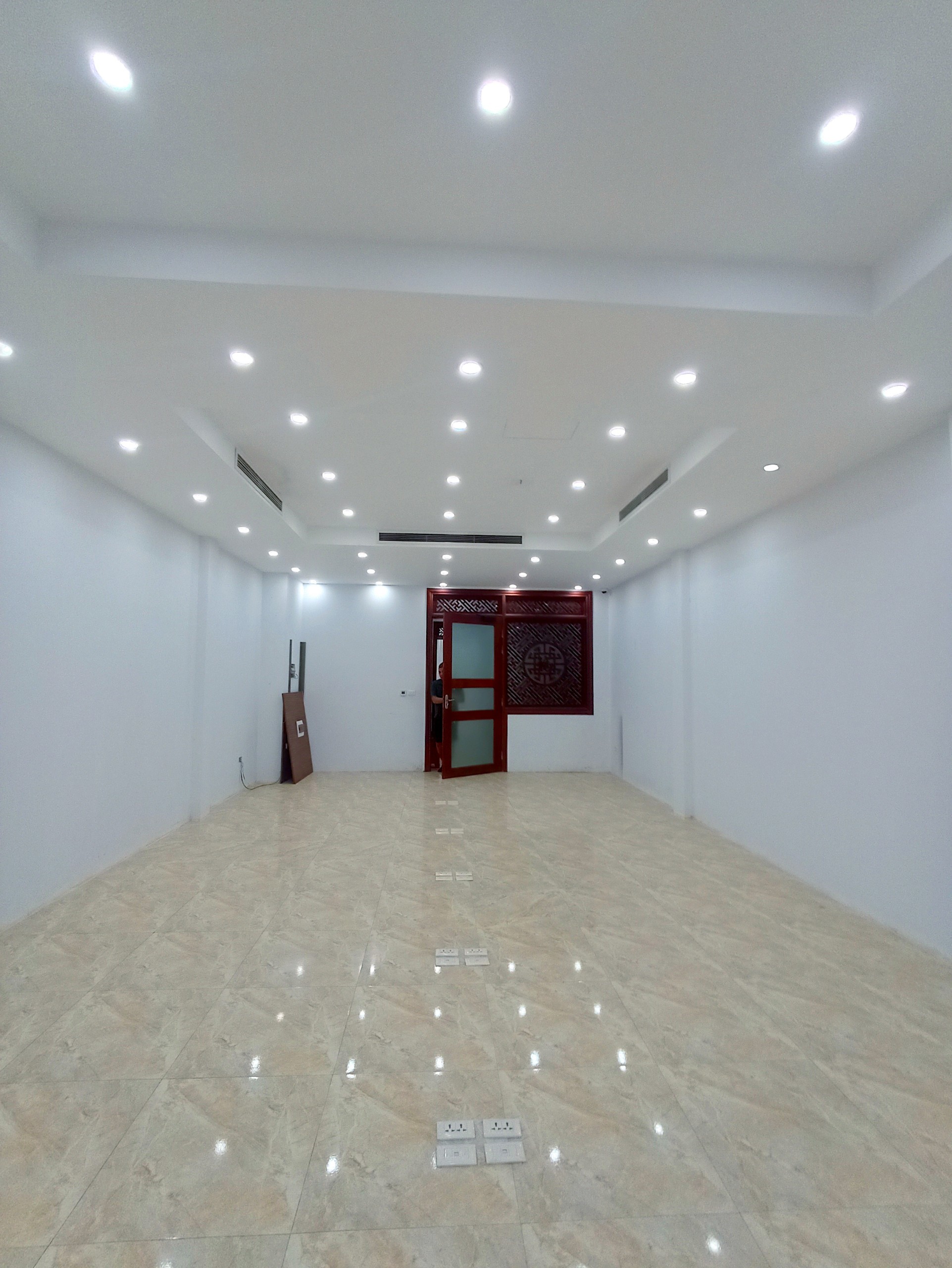 Bán nhà mặt đường Âu Cơ - Diện tích 128m2, xây 7 tầng, vị trí đẹp, tiềm năng cực cao Lh 0386380199.