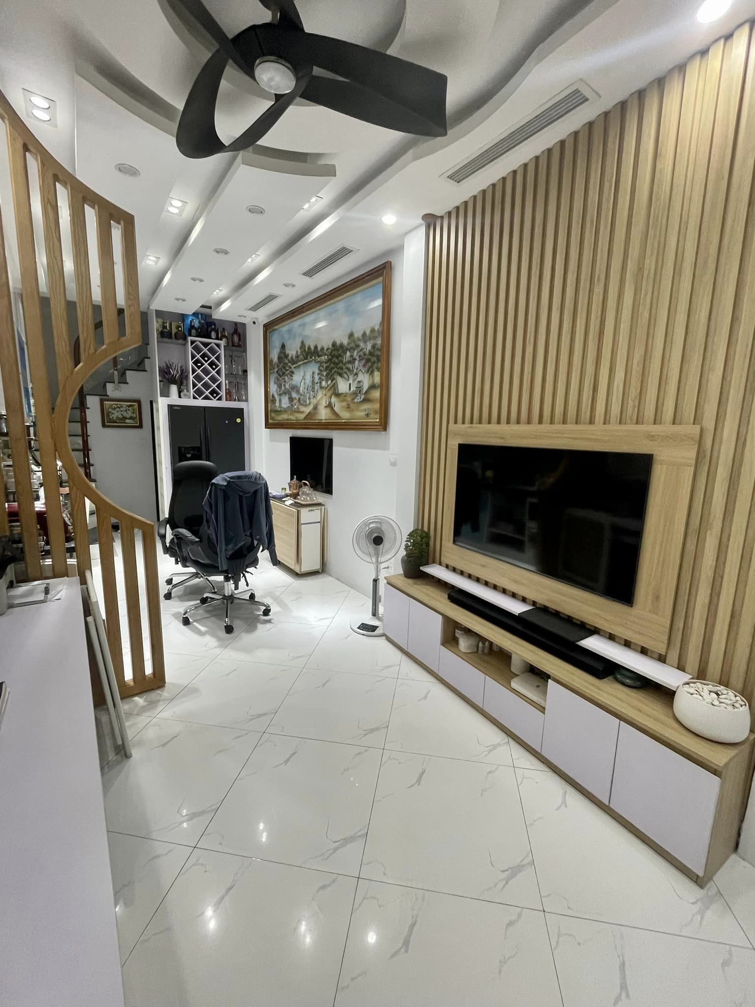 NHÀ XÂY MỚI – 15M RA MẶT PHỐ - NGÕ THẲNG – TẶNG TOÀN BỘ NỘI THẤT – ĐƯỜNG LÁNG