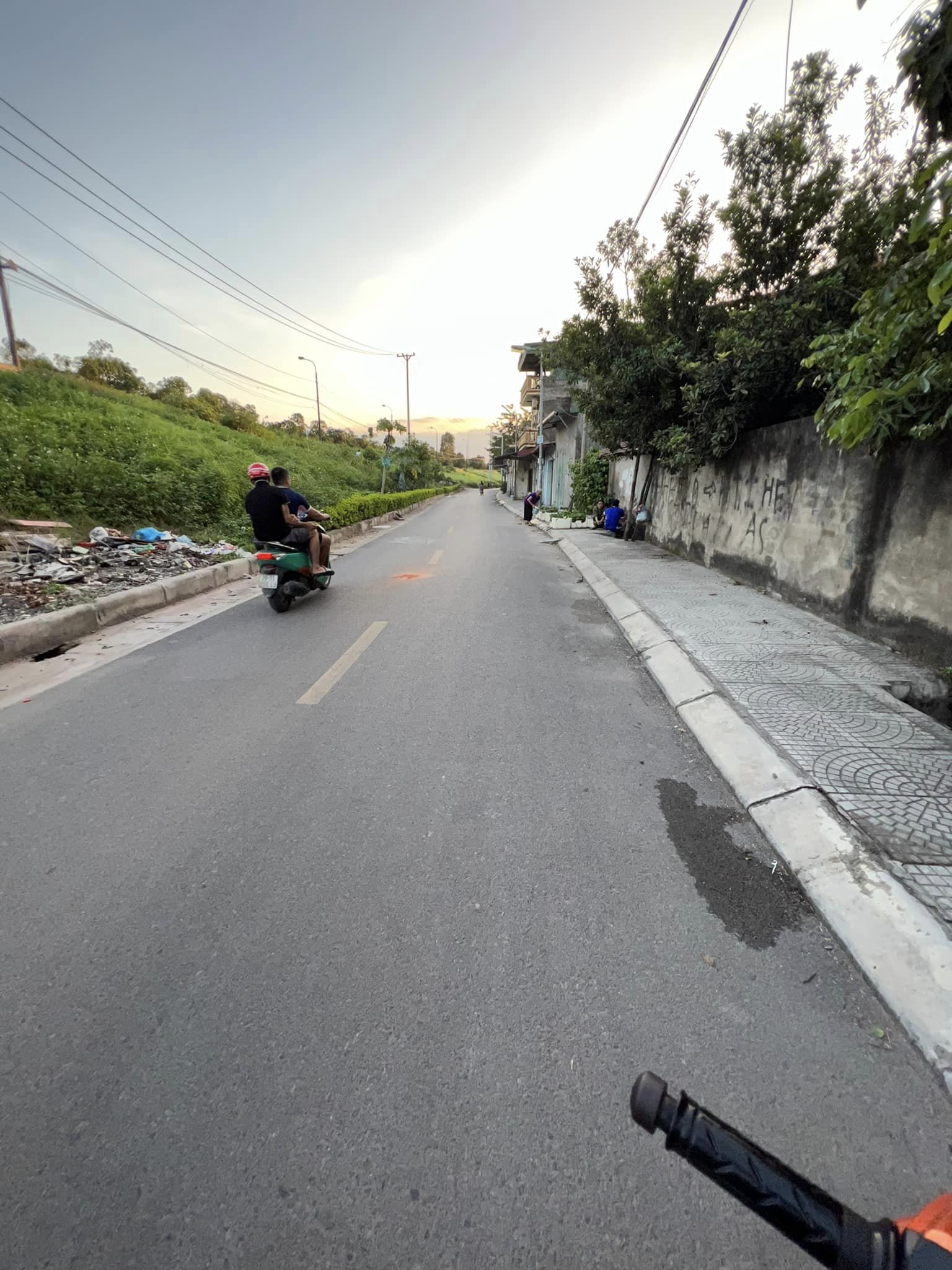 Bán đất Khuyến Lương, Hoàng Mai, 2 mặt ngõ, ô tô đỗ cửa 40 m2, 3 tỷ 300.